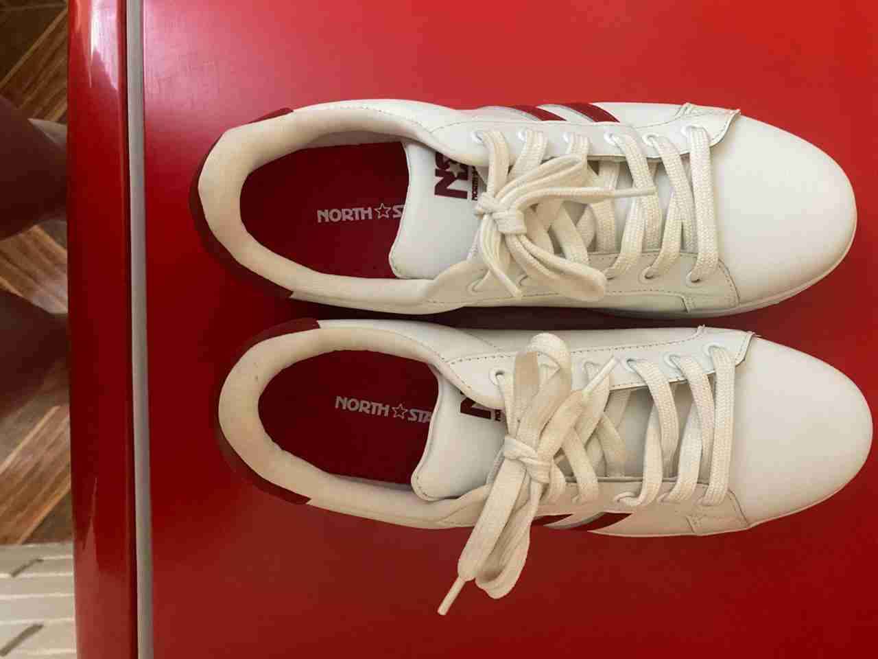 Zapatillas blancas con rojo - miniatura 2