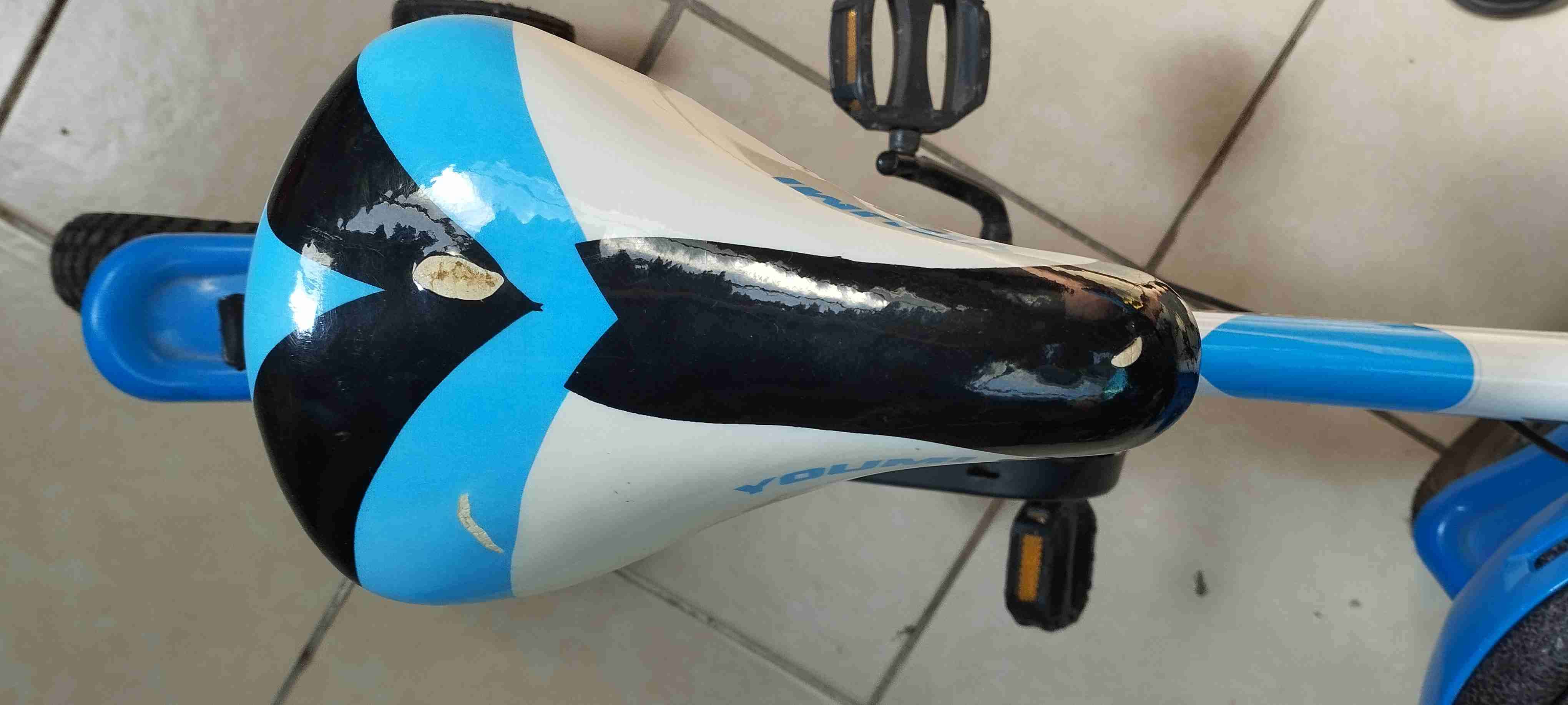 Bicicleta infantil azul con ruedas de apoyo - miniatura 4