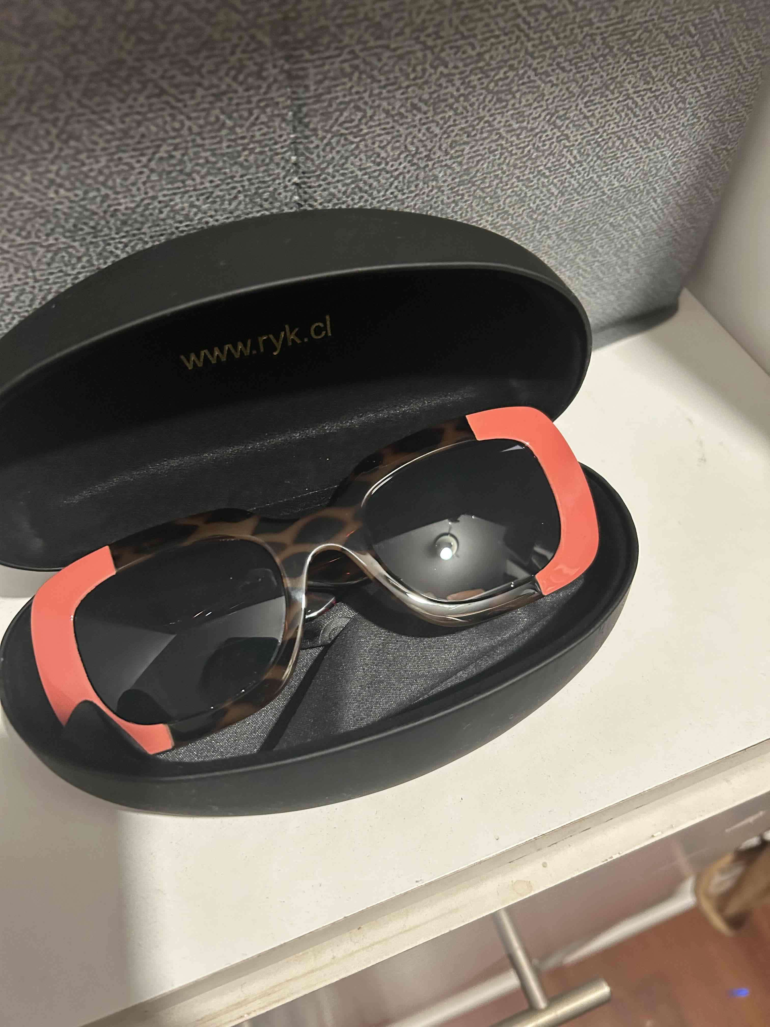 Lentes de sol con diseño moderno - miniatura 1