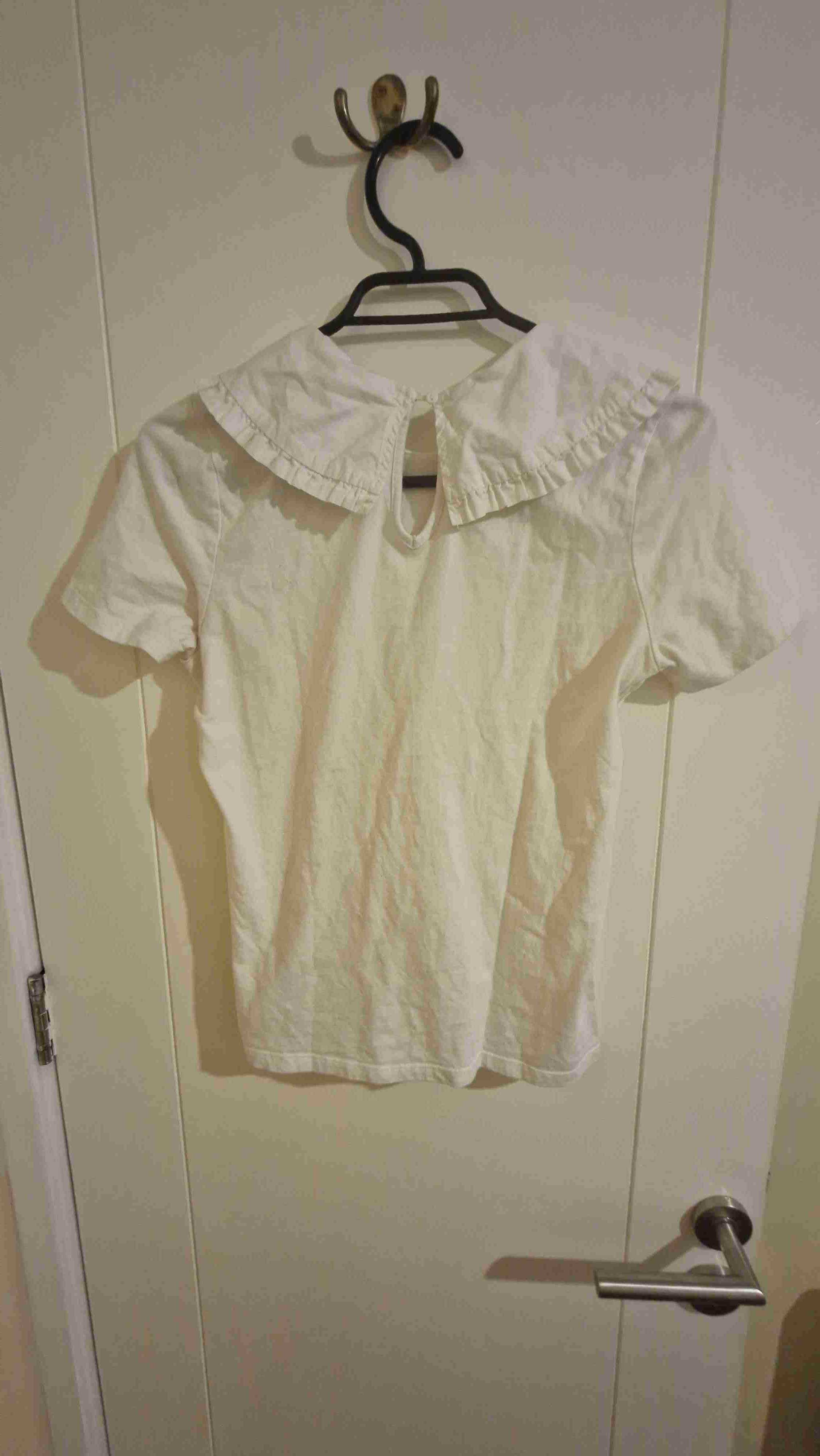 Polera blanca cuello grande - miniatura 2
