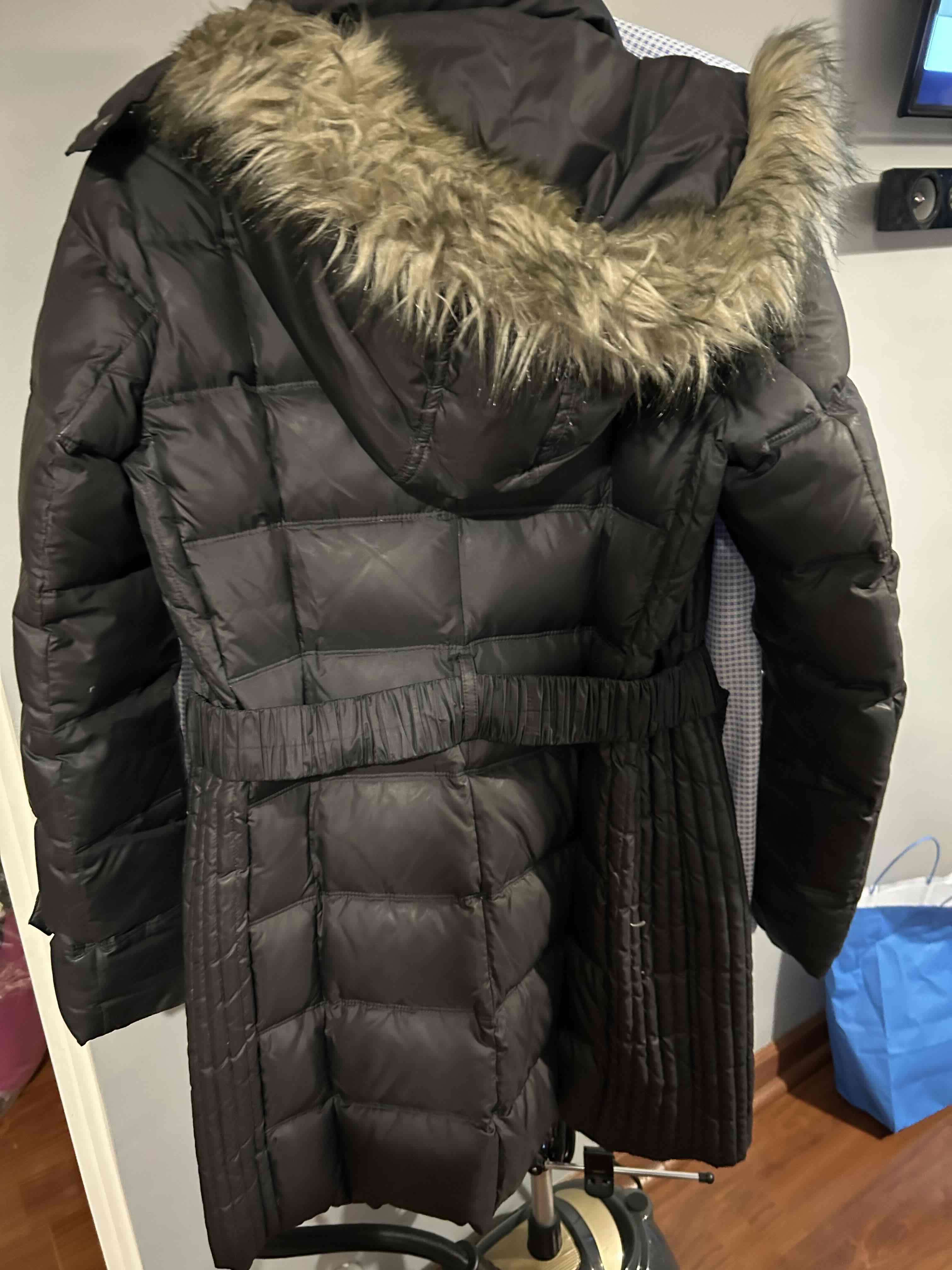 Parka negro largo con capucha - miniatura 4