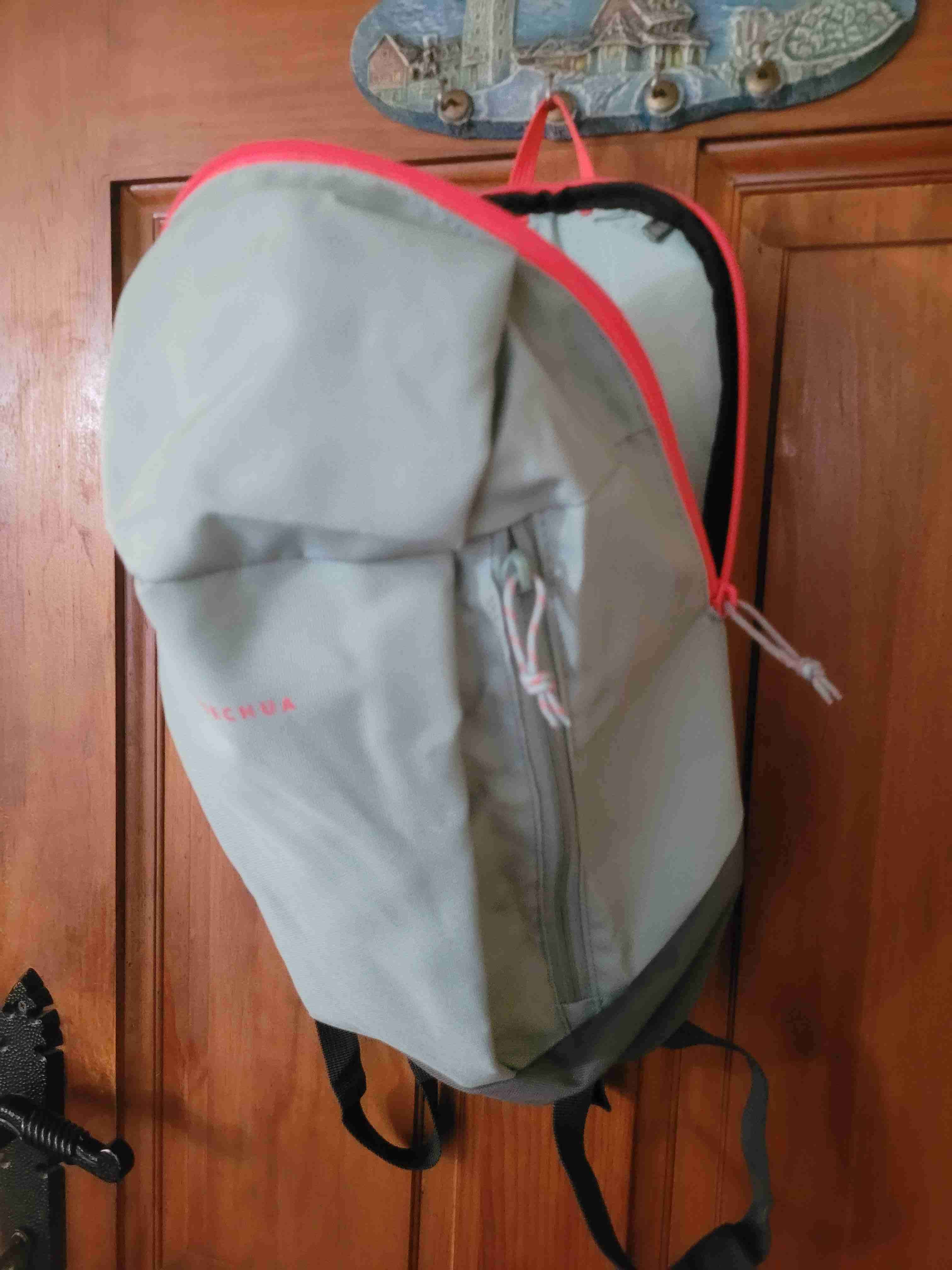 Mochila Quechua gris y roja - miniatura 2