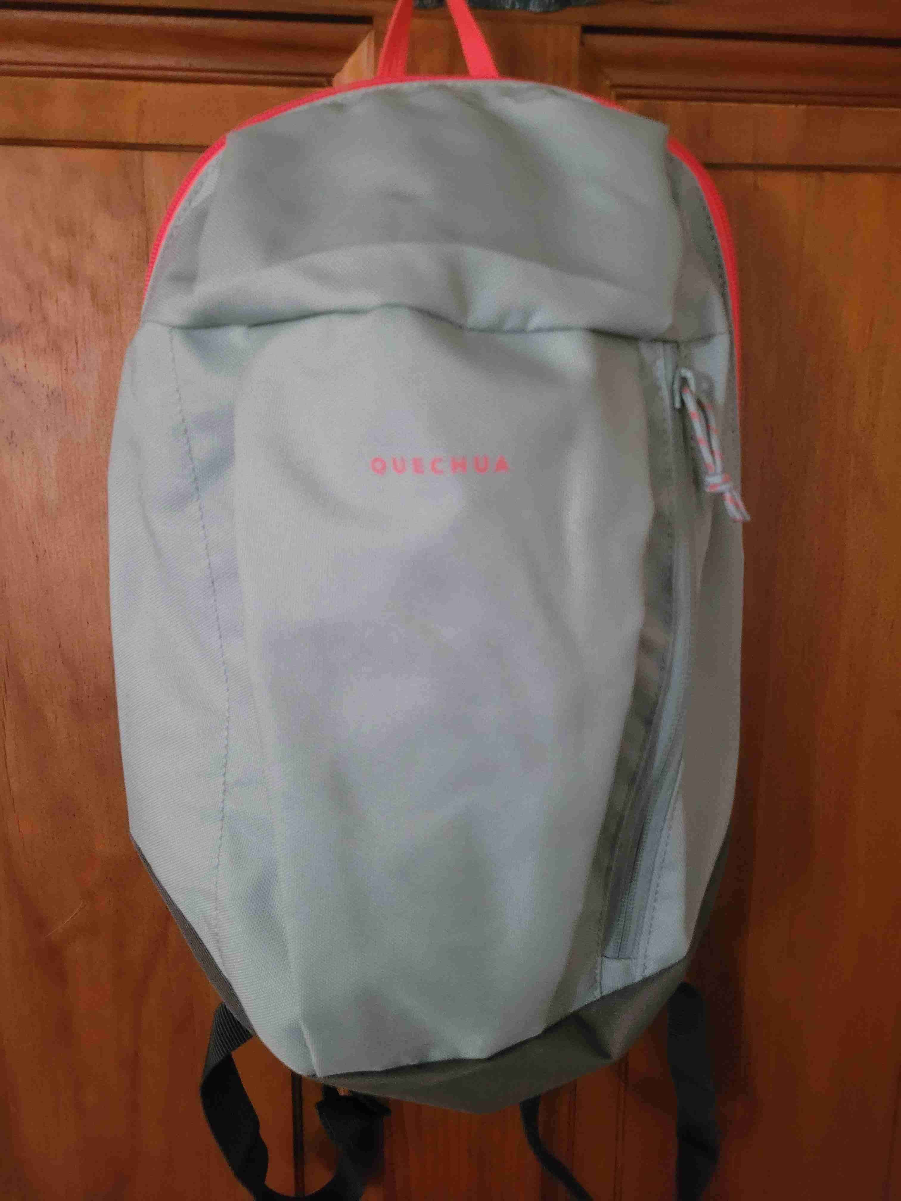 Mochila Quechua gris y roja - miniatura 3