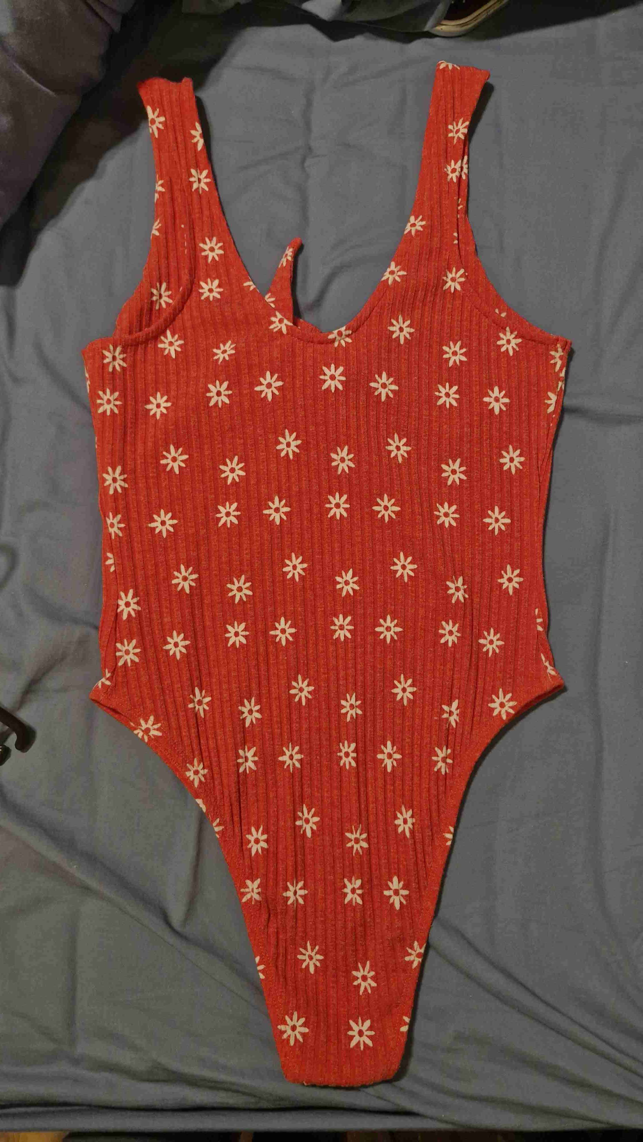 Body rojo con diseño floral - miniatura 2