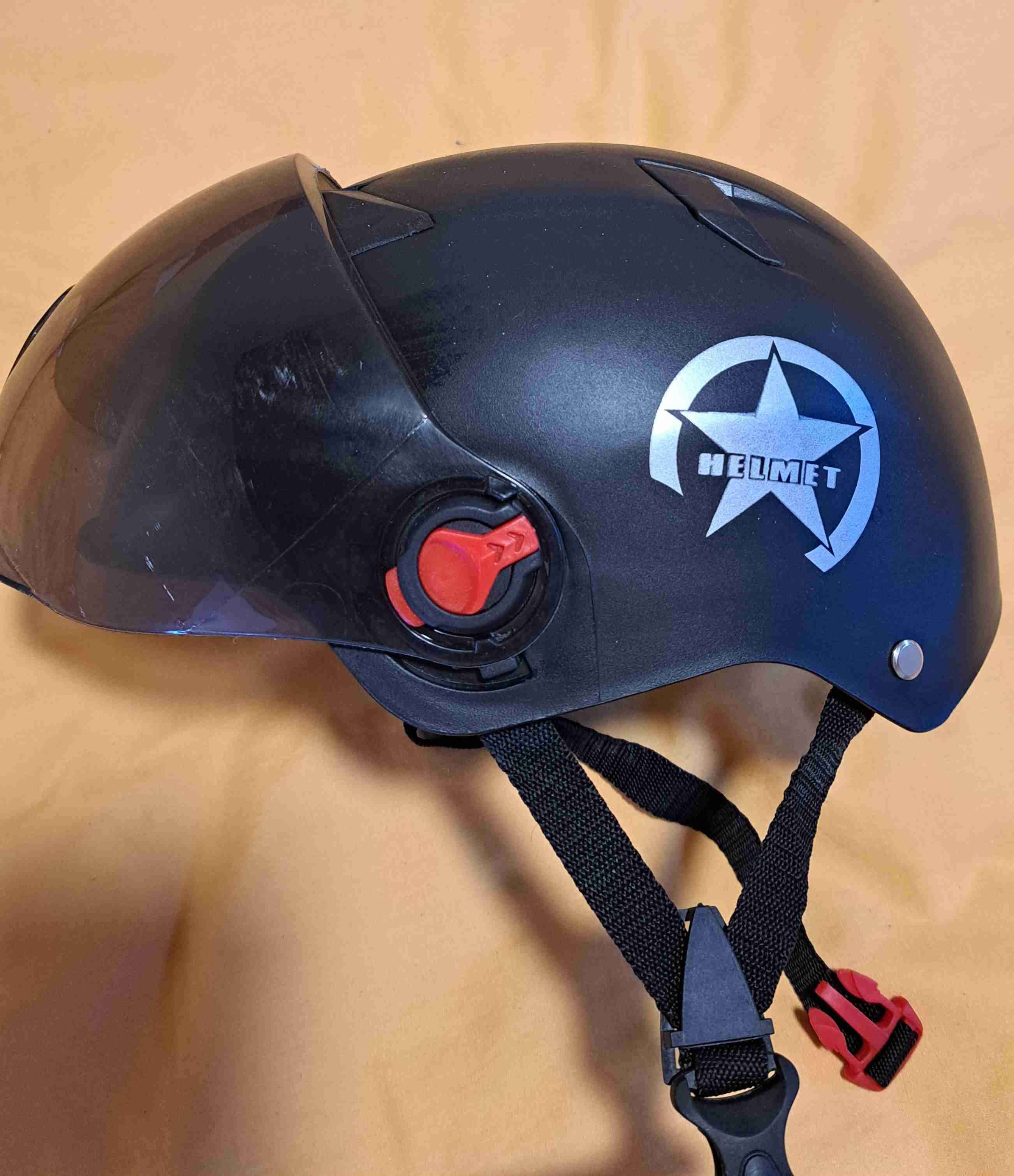 Casco protector negro con visera - miniatura 3
