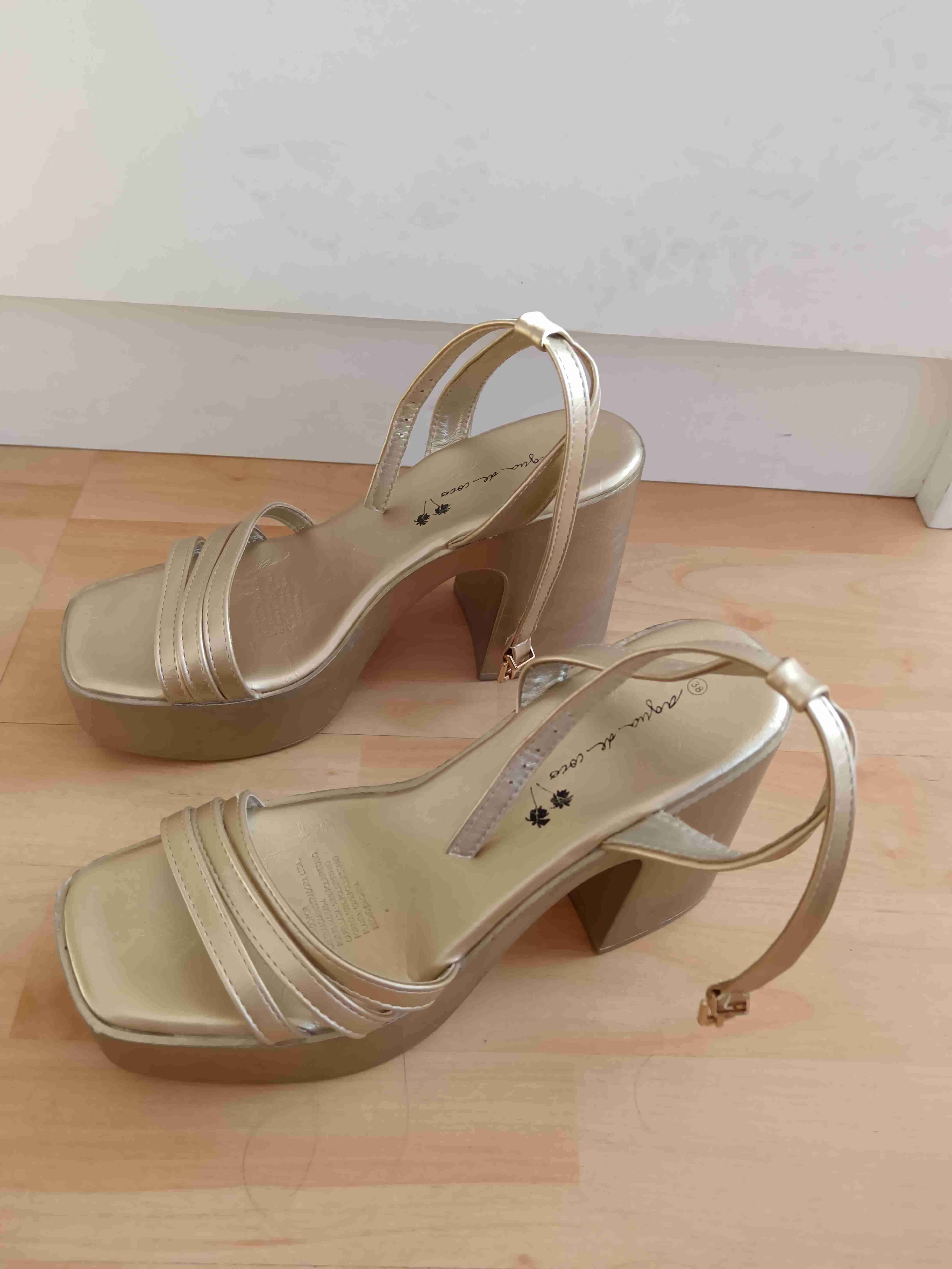 Sandalias doradas de plataforma - miniatura 2