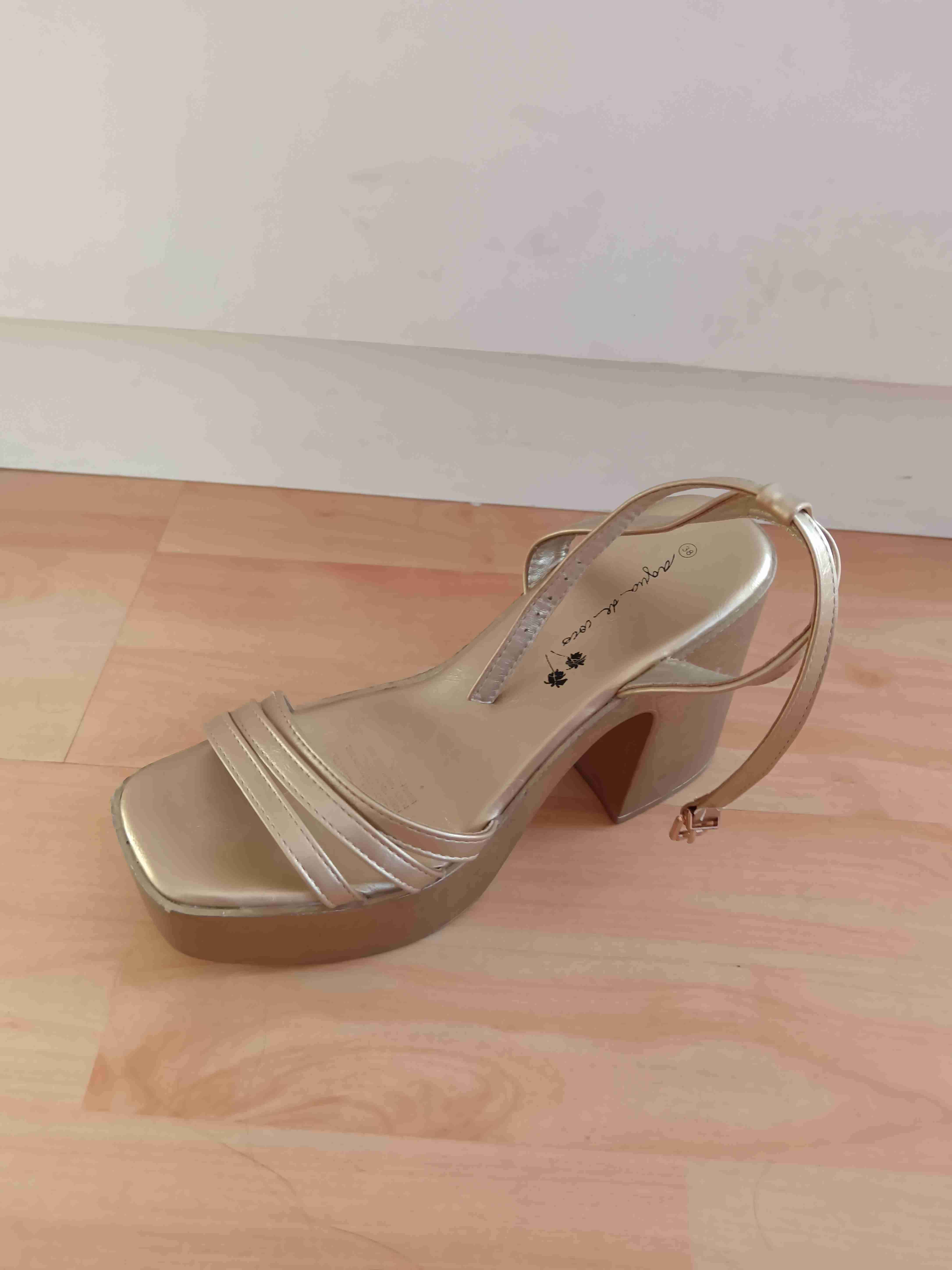 Sandalias doradas de plataforma - miniatura 3