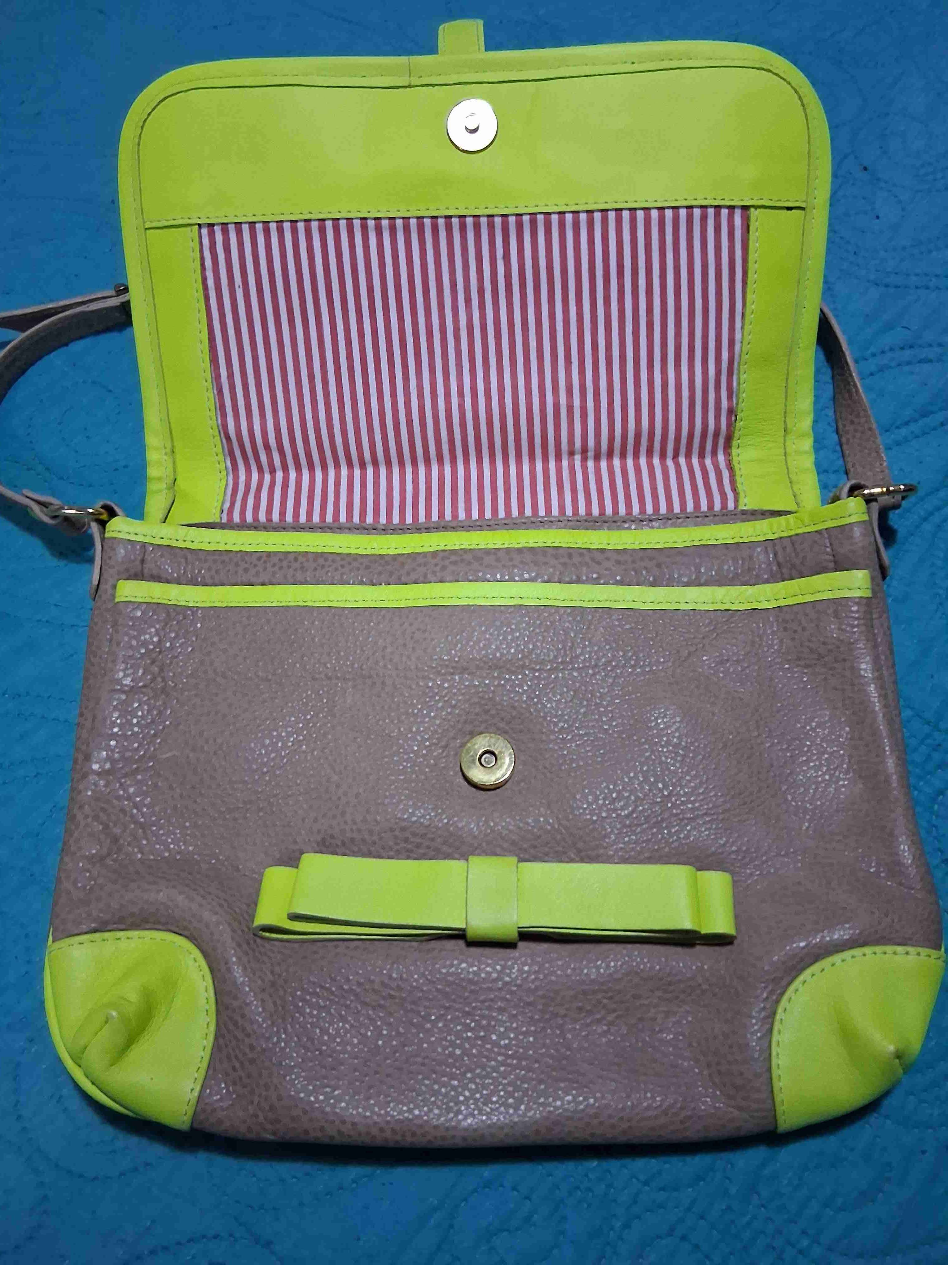 Bandolera beige con detalles verdes - miniatura 2