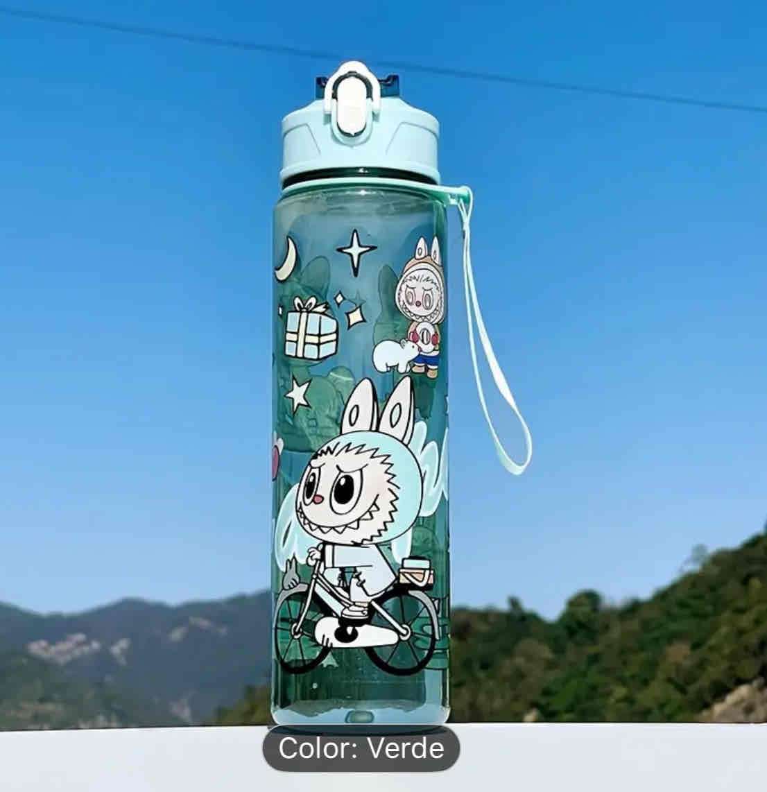 Botella deportiva verde con estampado