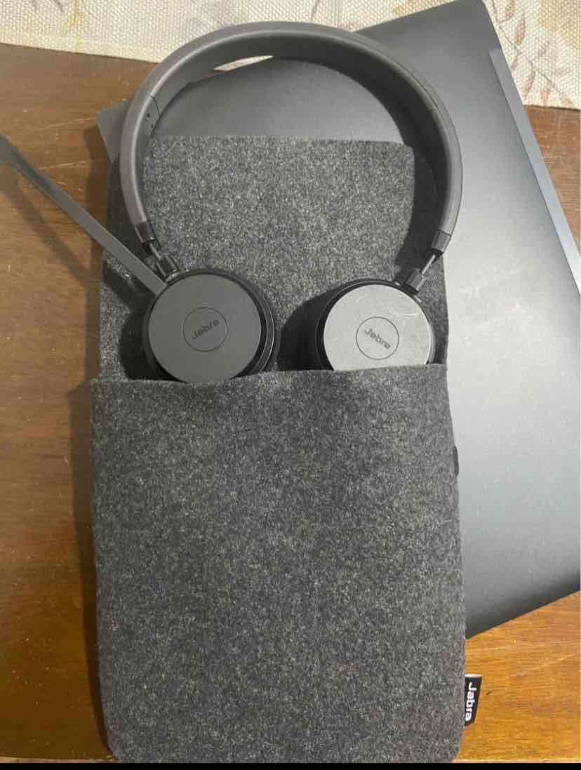 Laptop Dell Latitude 7390 con audífonos de regalo - 3