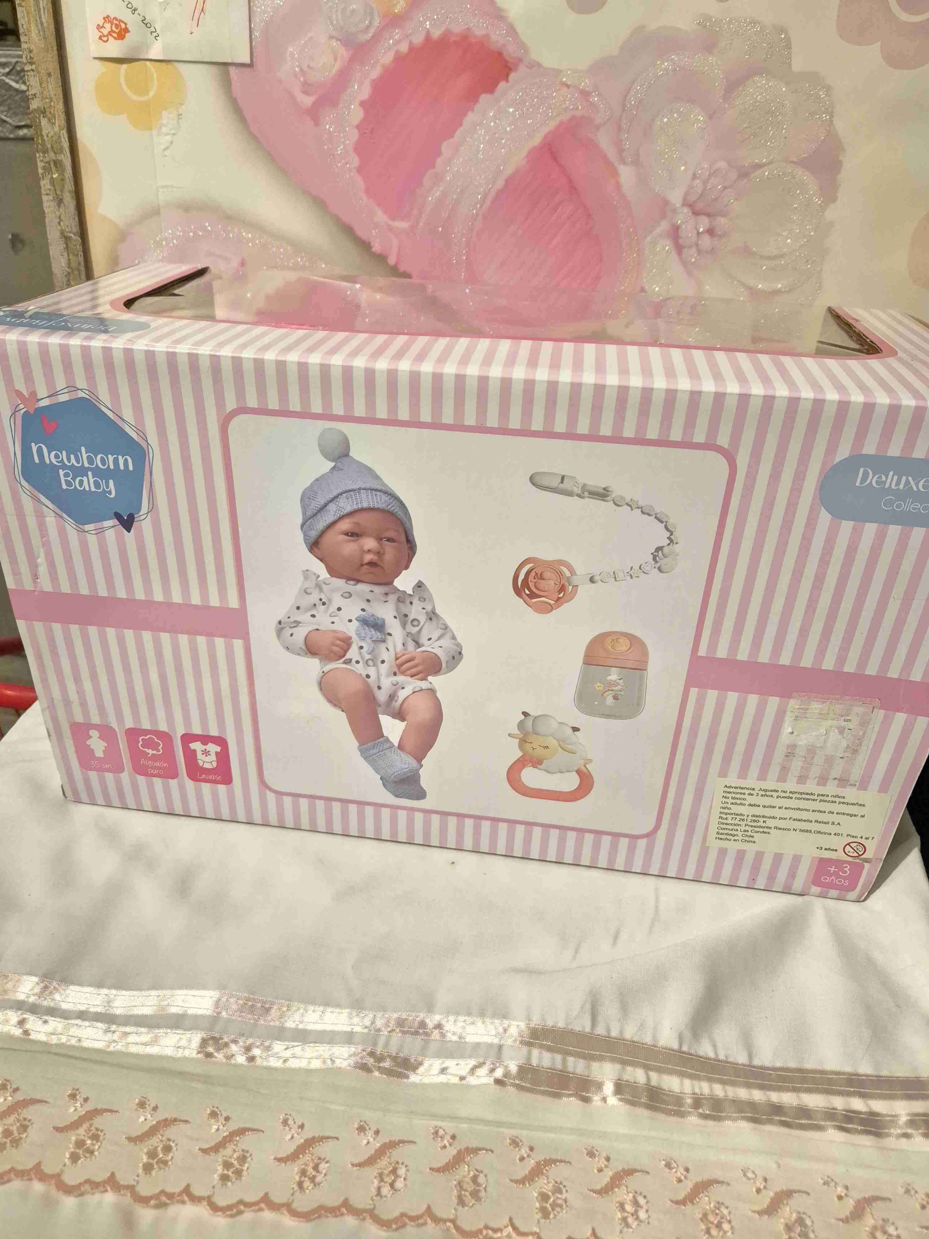 Muñeca bebé con accesorios - miniatura 2