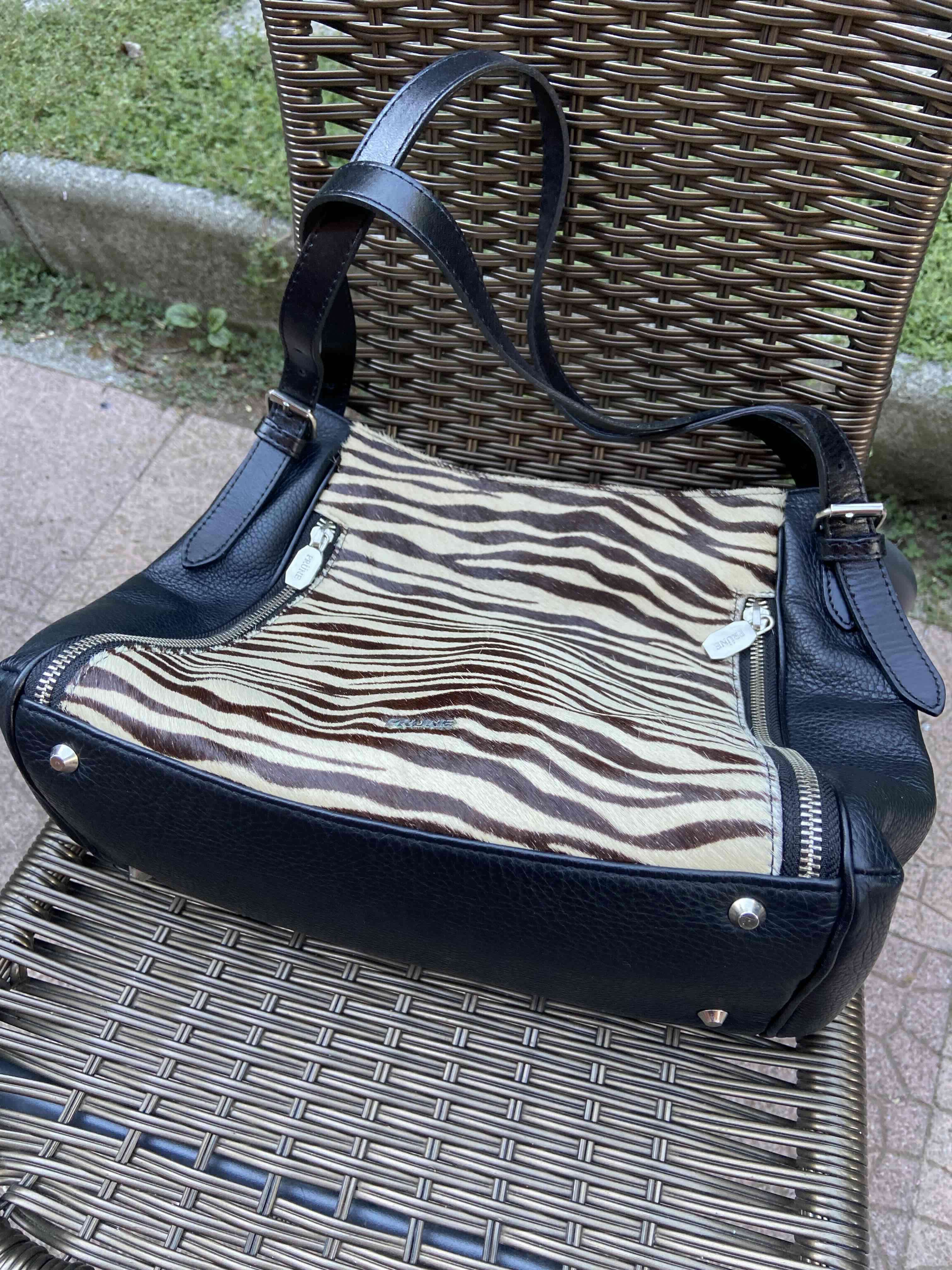 Cartera Prüne  animal print negra - miniatura 2