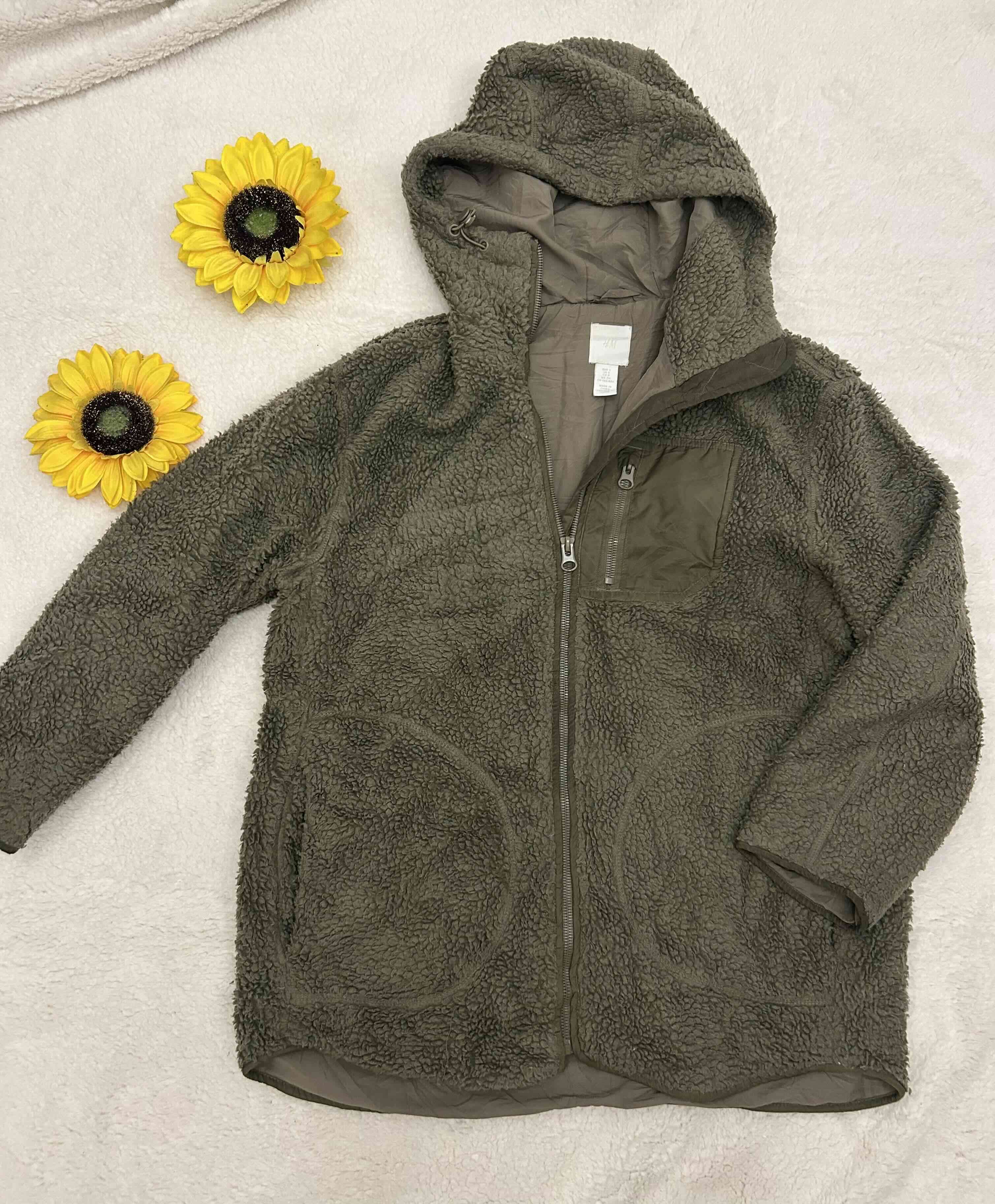 Chaqueta polar con capucha verde