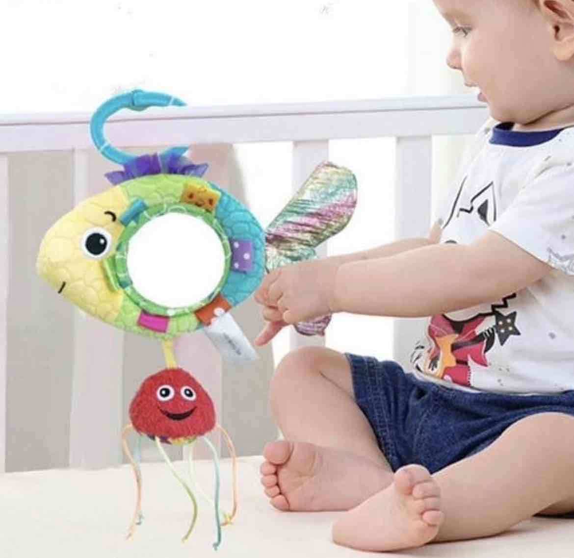 Juguete colgante pez con espejo - miniatura 1