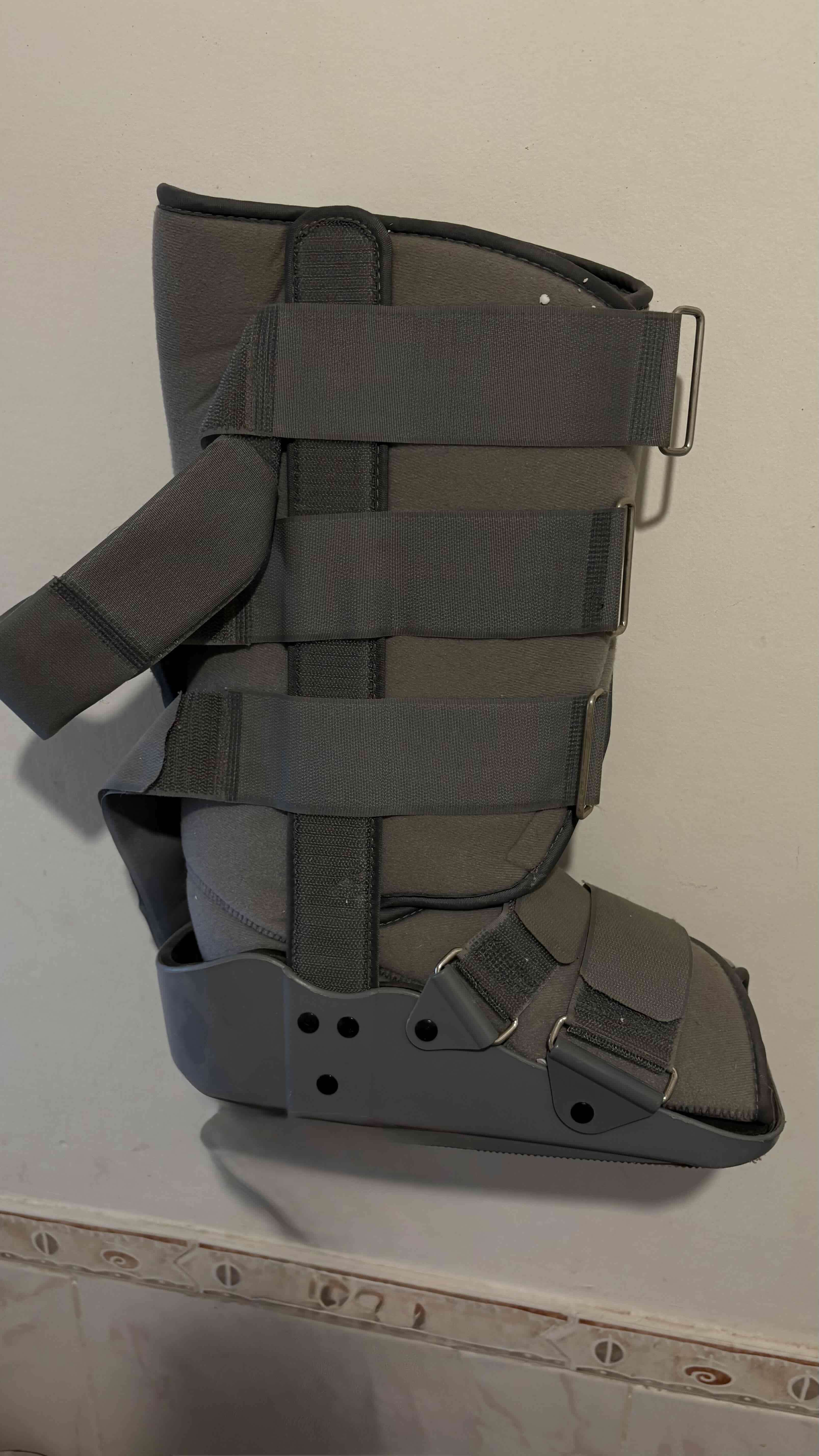 Botín ortopédico gris ajustable - miniatura 2