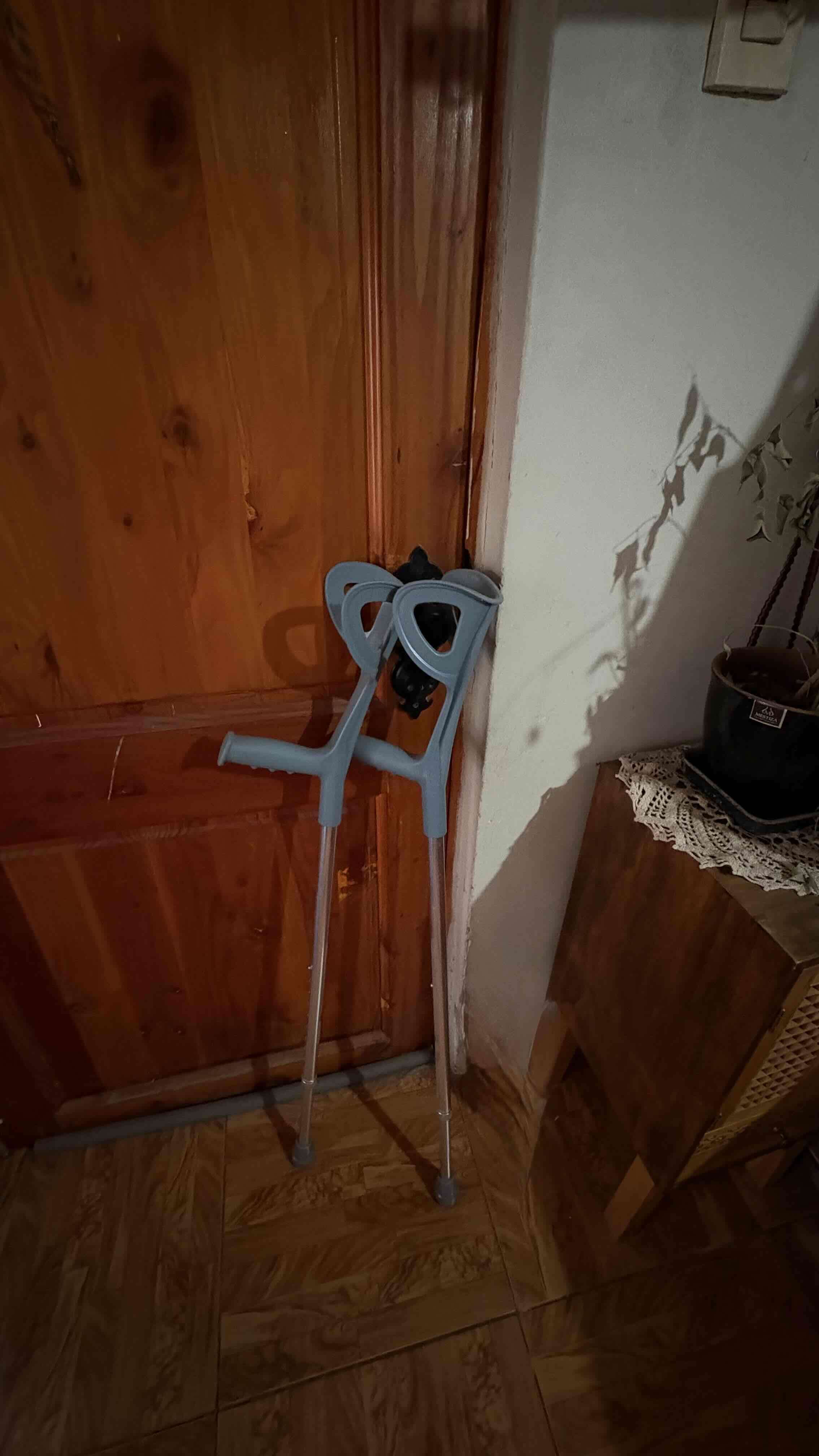 Muletas de aluminio con soporte