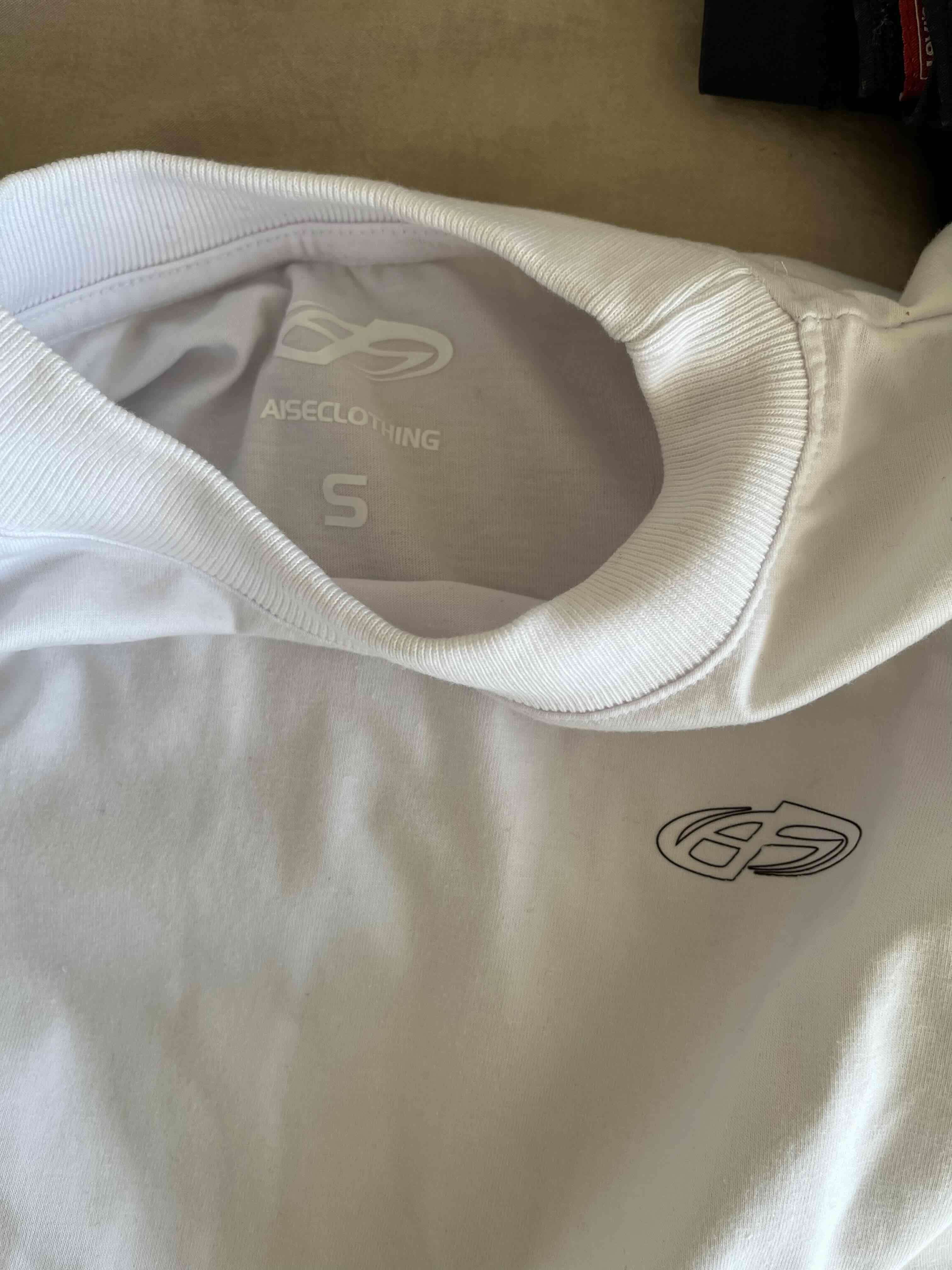 Polera blanca con logo - 3