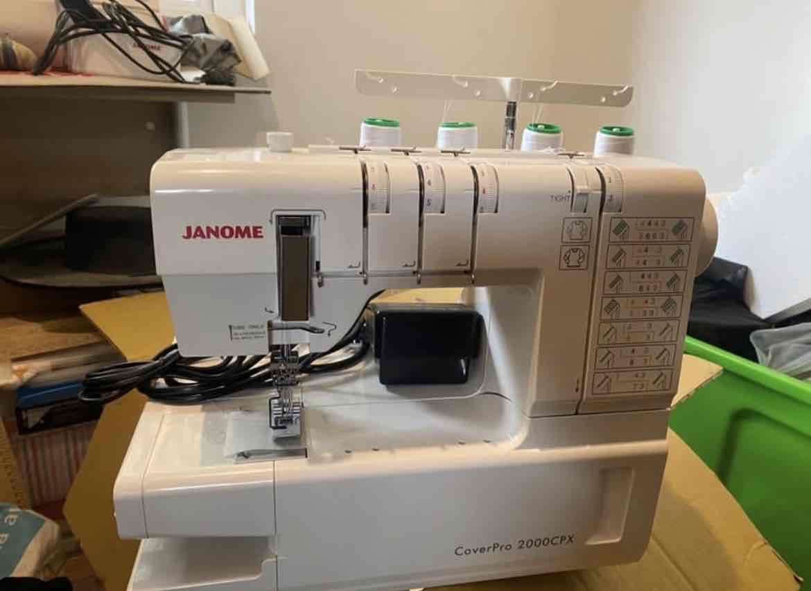 Máquina colleretera Janome 2000CPX