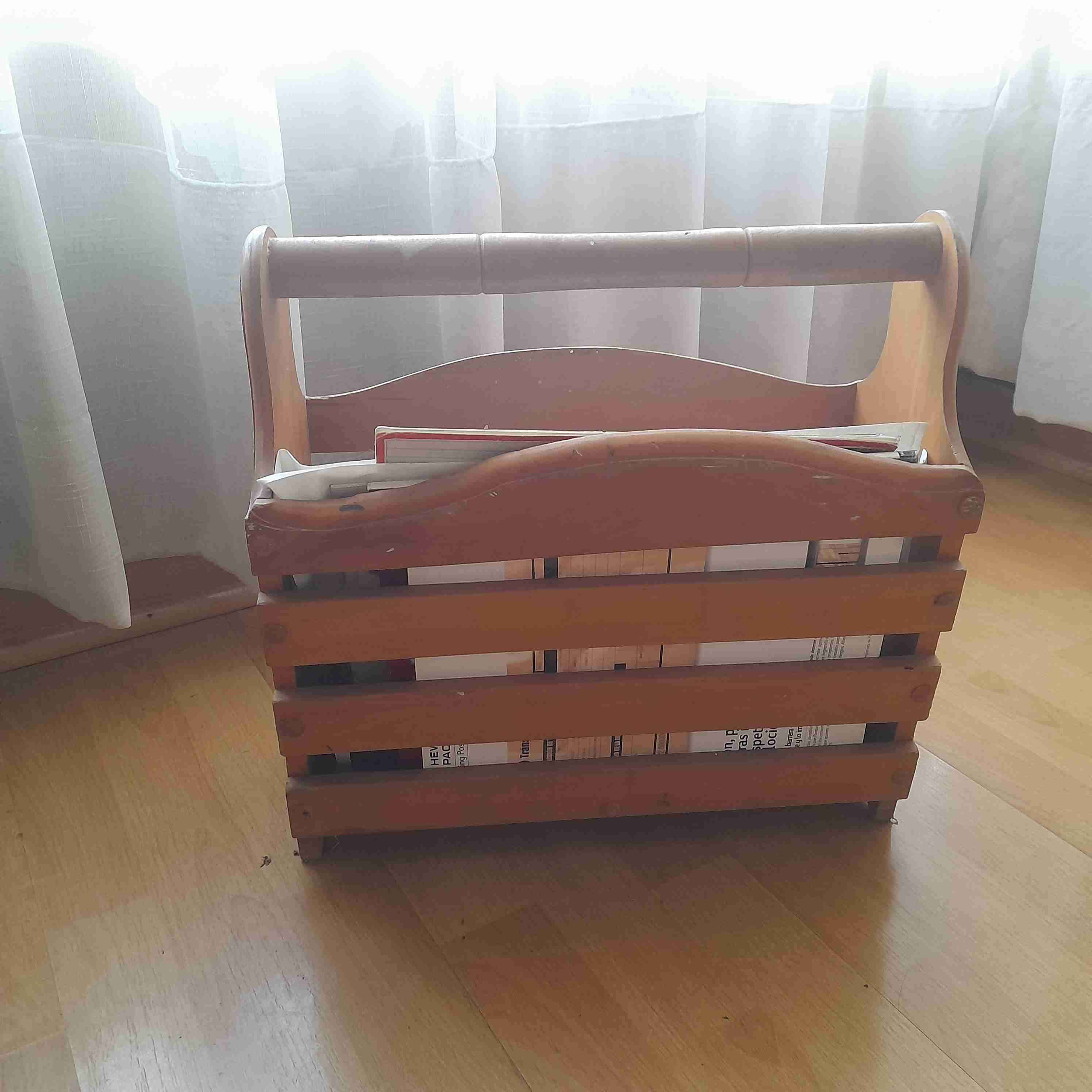 Revistero de madera vintage - miniatura 2