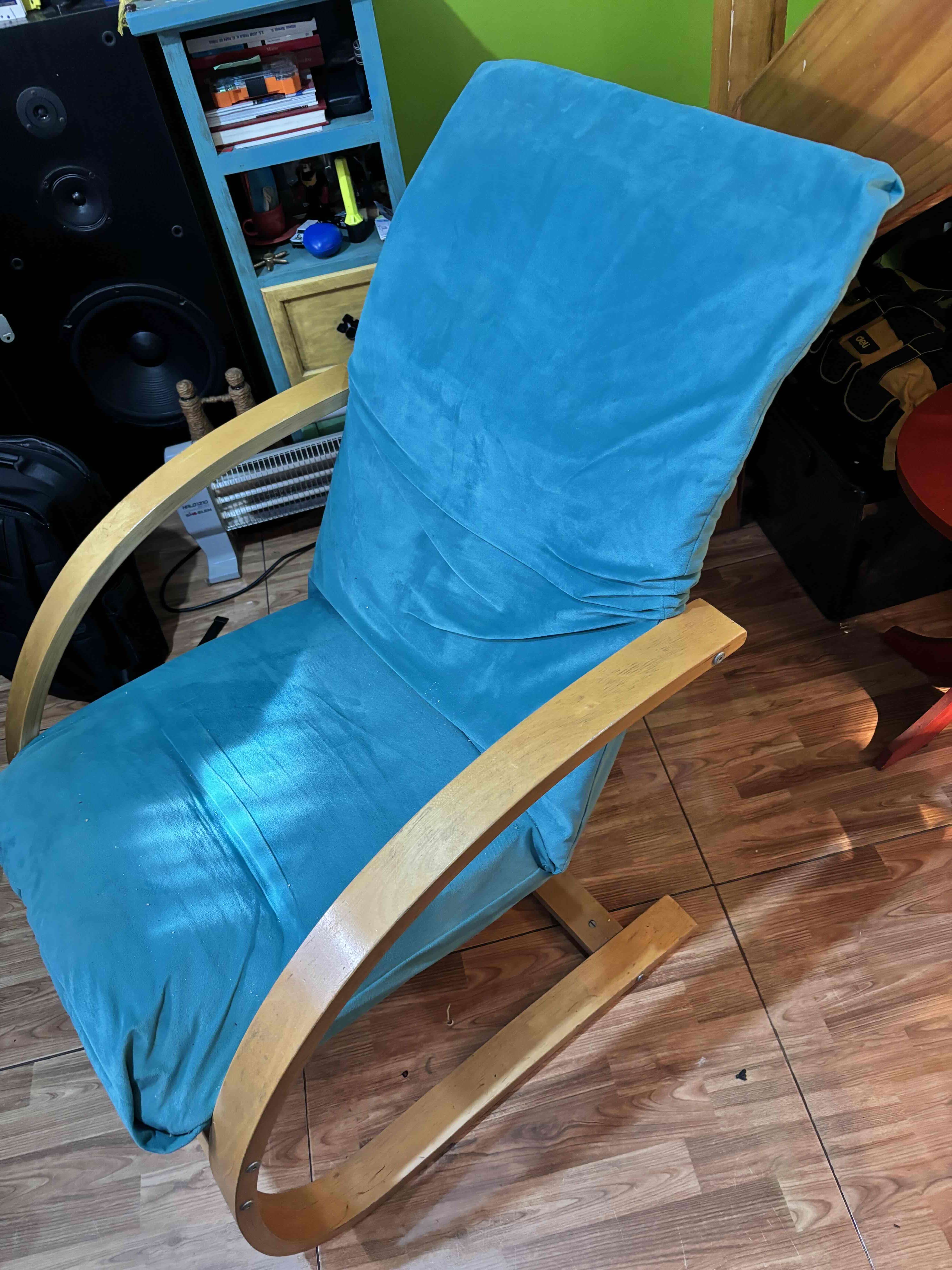 Sillón mecedora de tela azul - miniatura 1