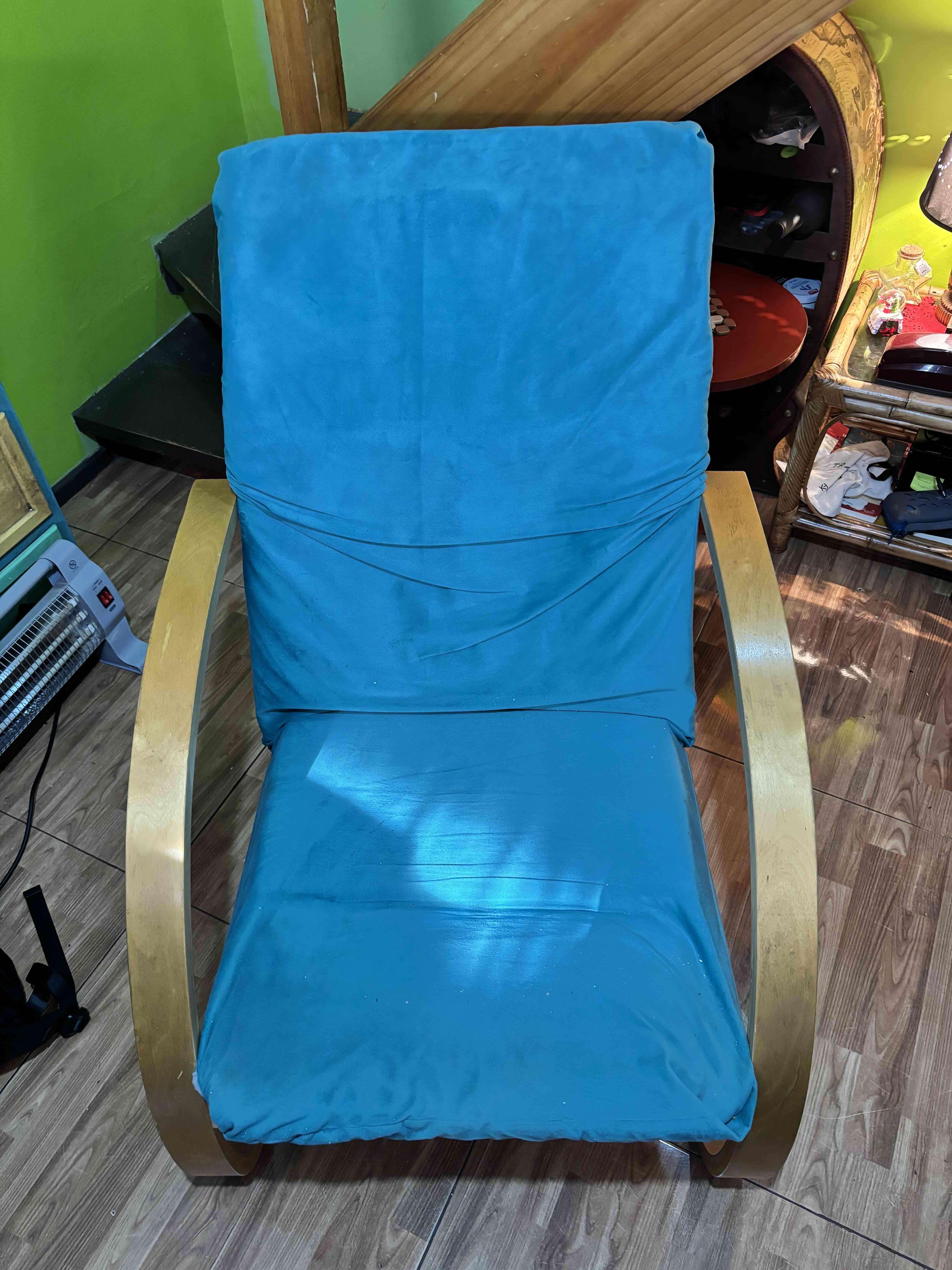 Sillón mecedora de tela azul - miniatura 2