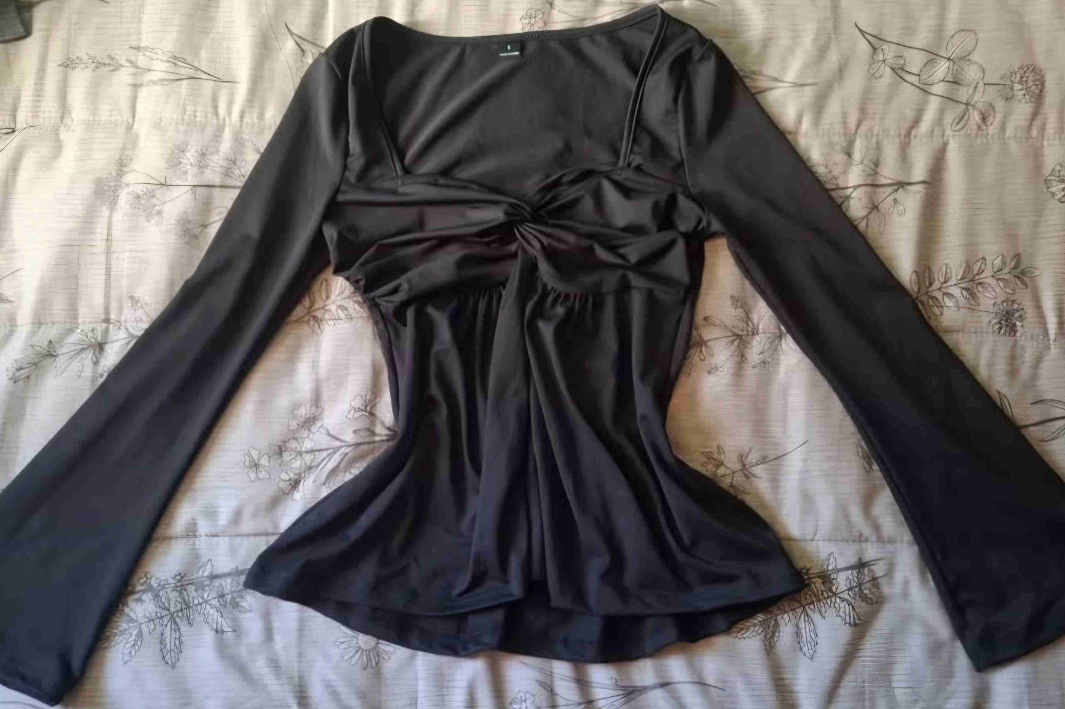 Blusa negra manga larga - miniatura 2