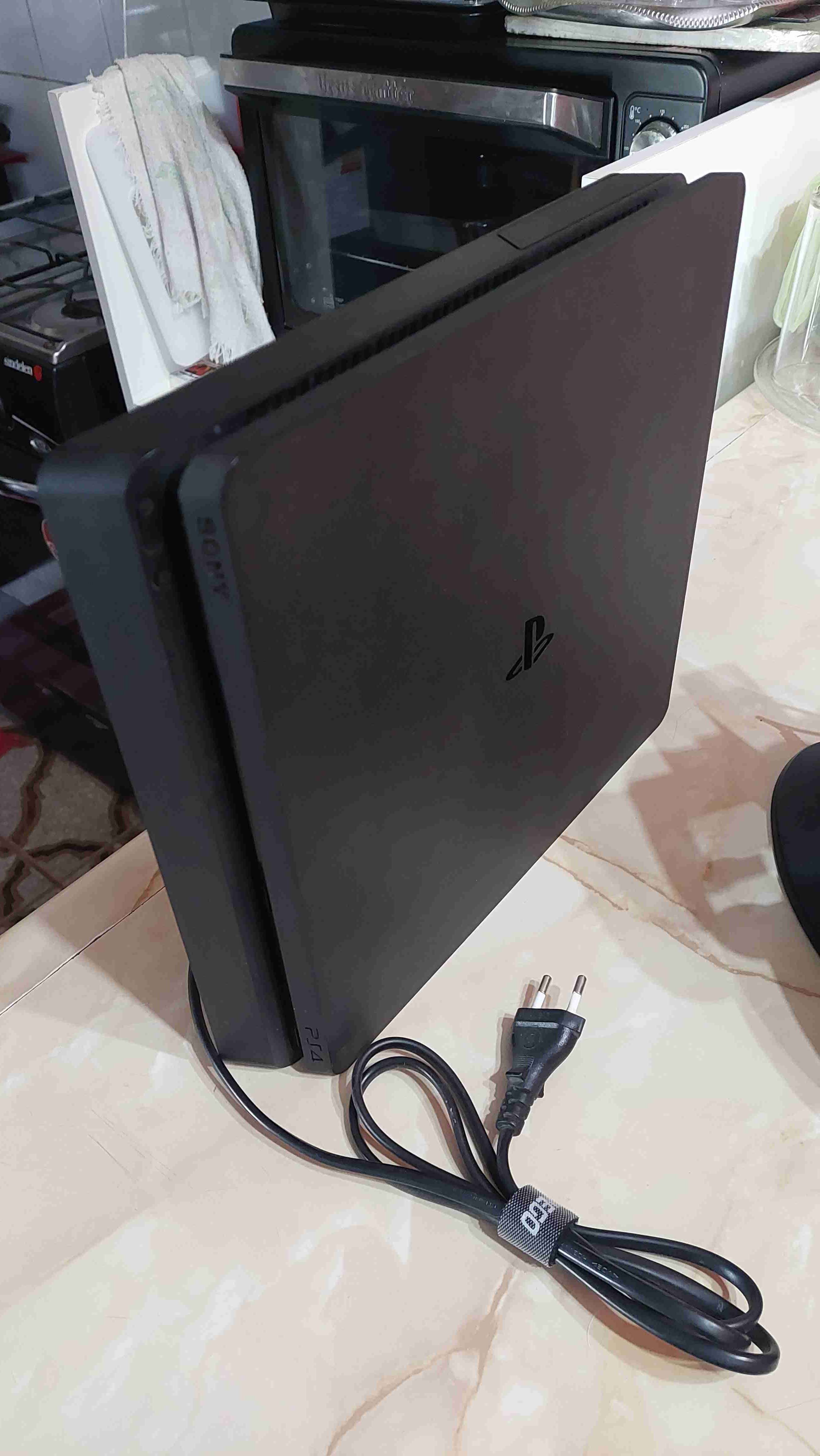 Consola PS4 slim 1tb con juegos y controles - miniatura 4