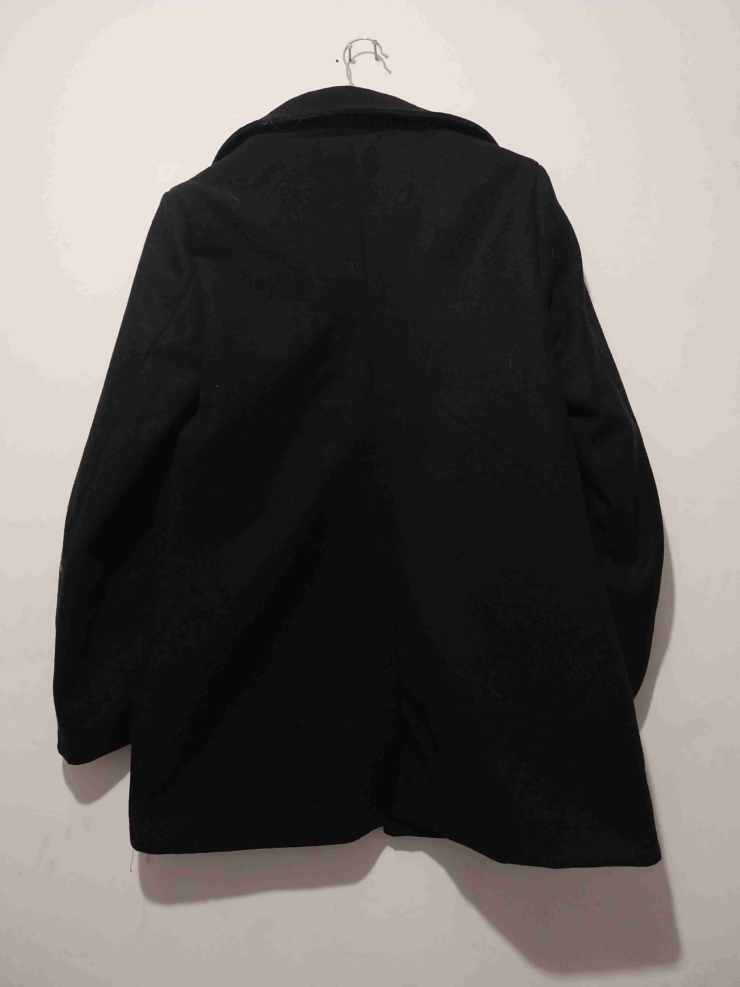 Abrigo negro con bordado floral - miniatura 2