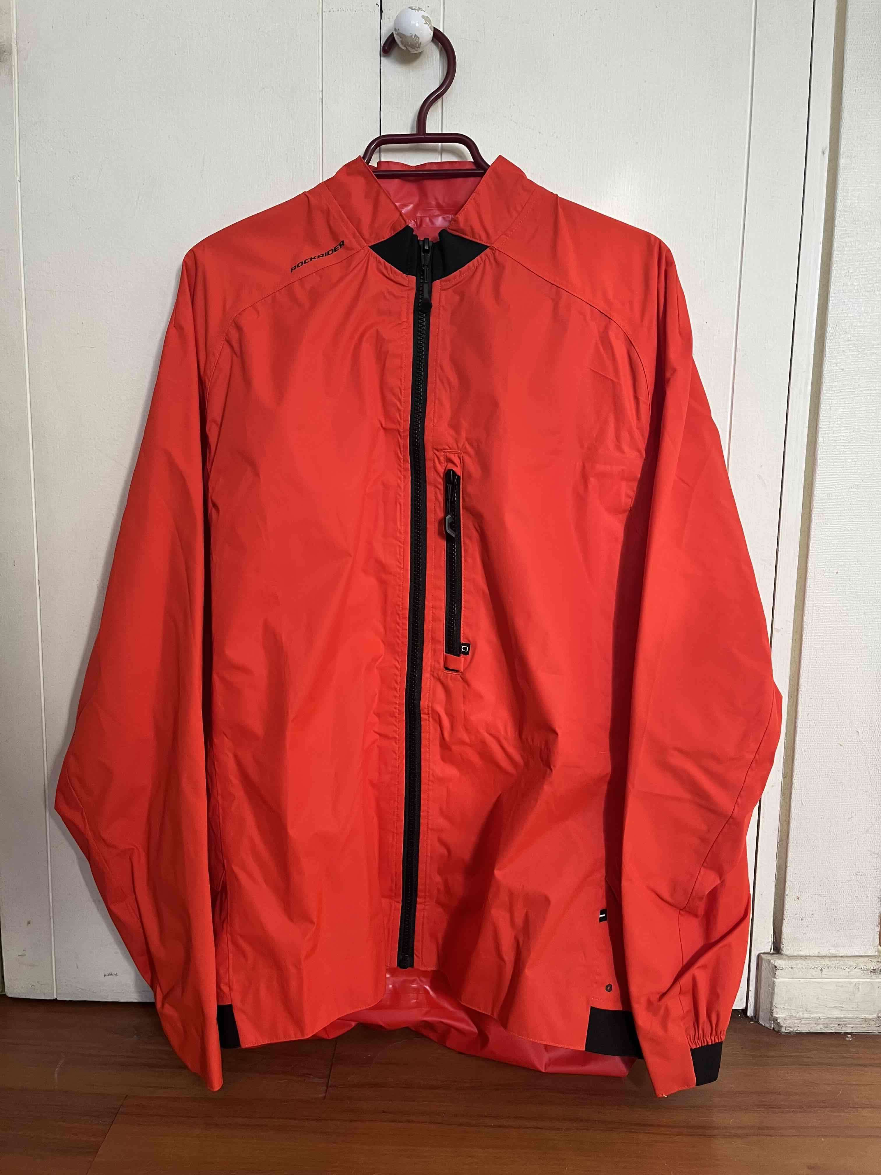 Chaqueta rompe viento roja Rockrider - miniatura 1