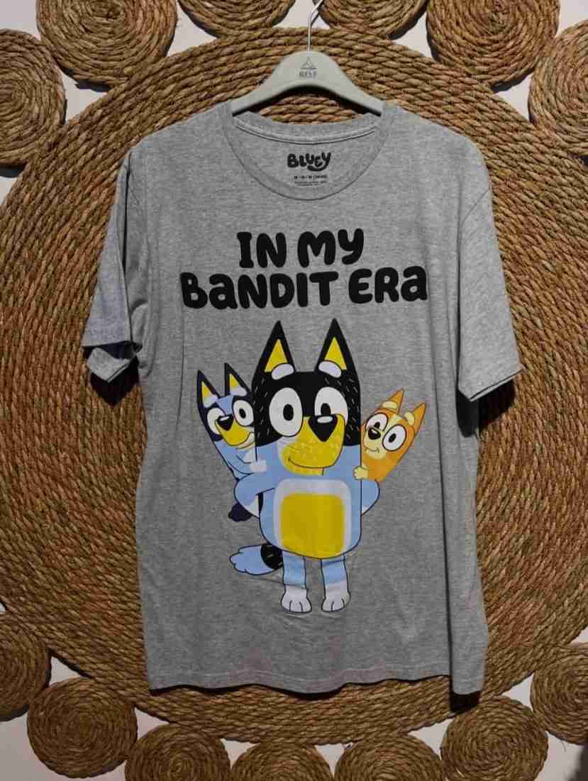 Polera gris con estampado Bluey