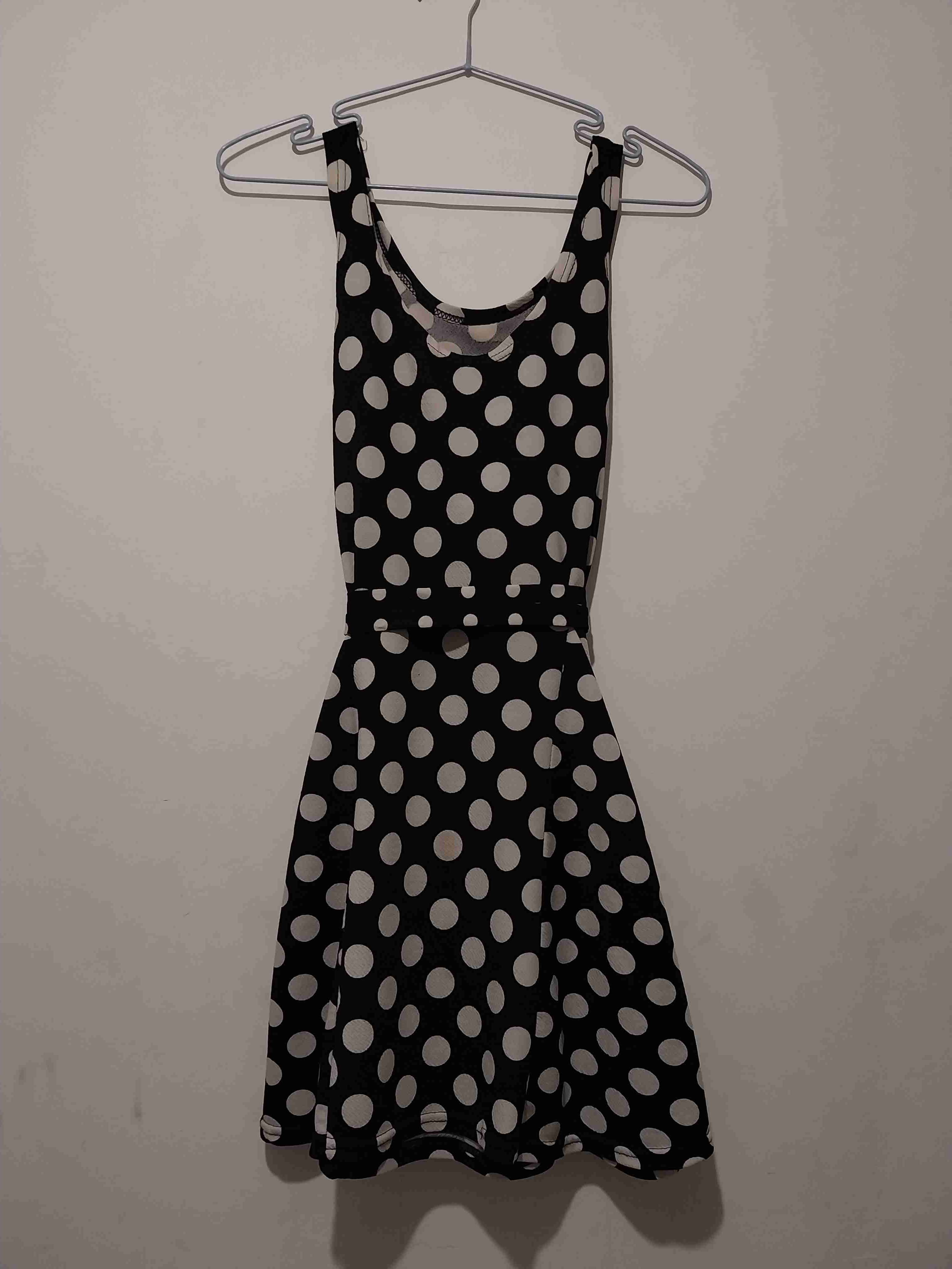 Vestido negro con lunares - miniatura 1