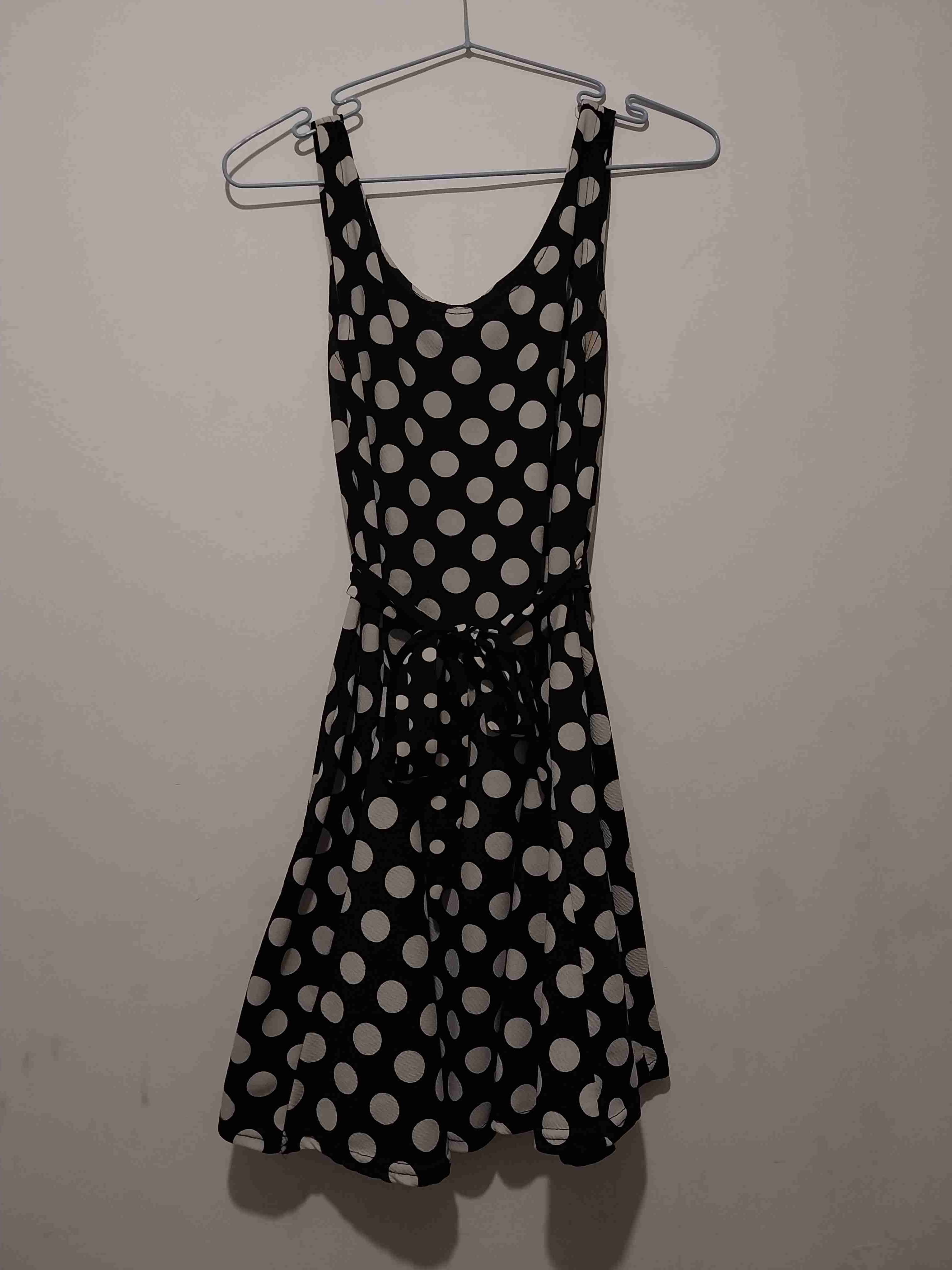 Vestido negro con lunares - miniatura 2