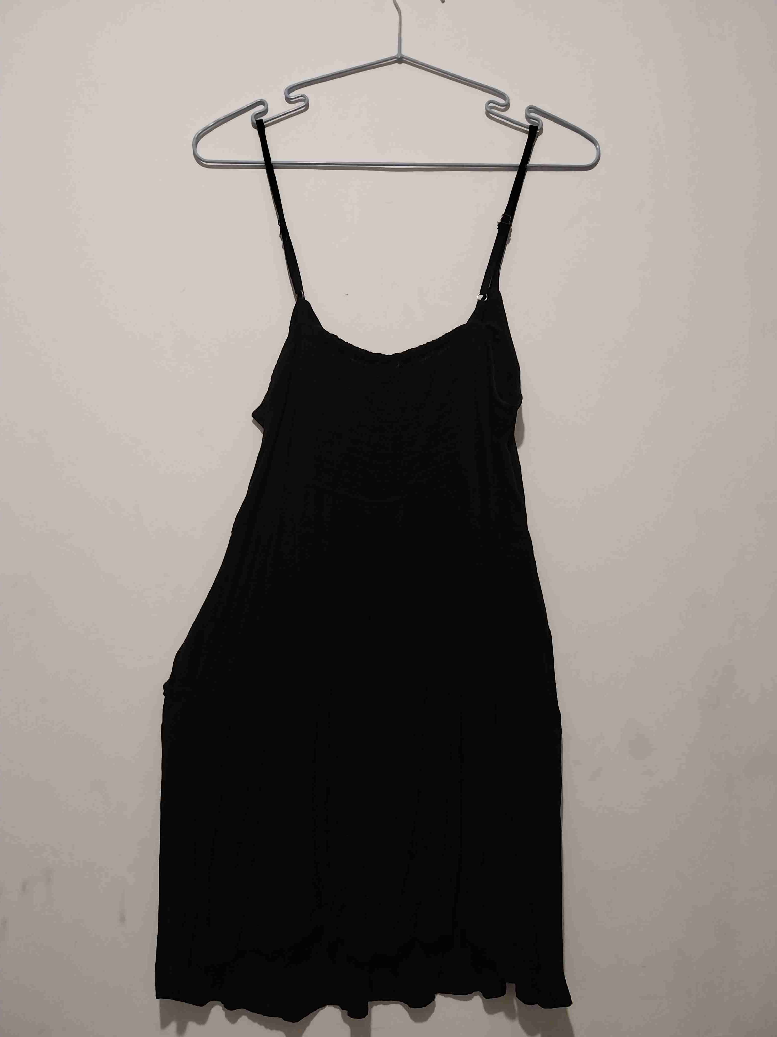 Vestido negro corto tirantes - miniatura 2
