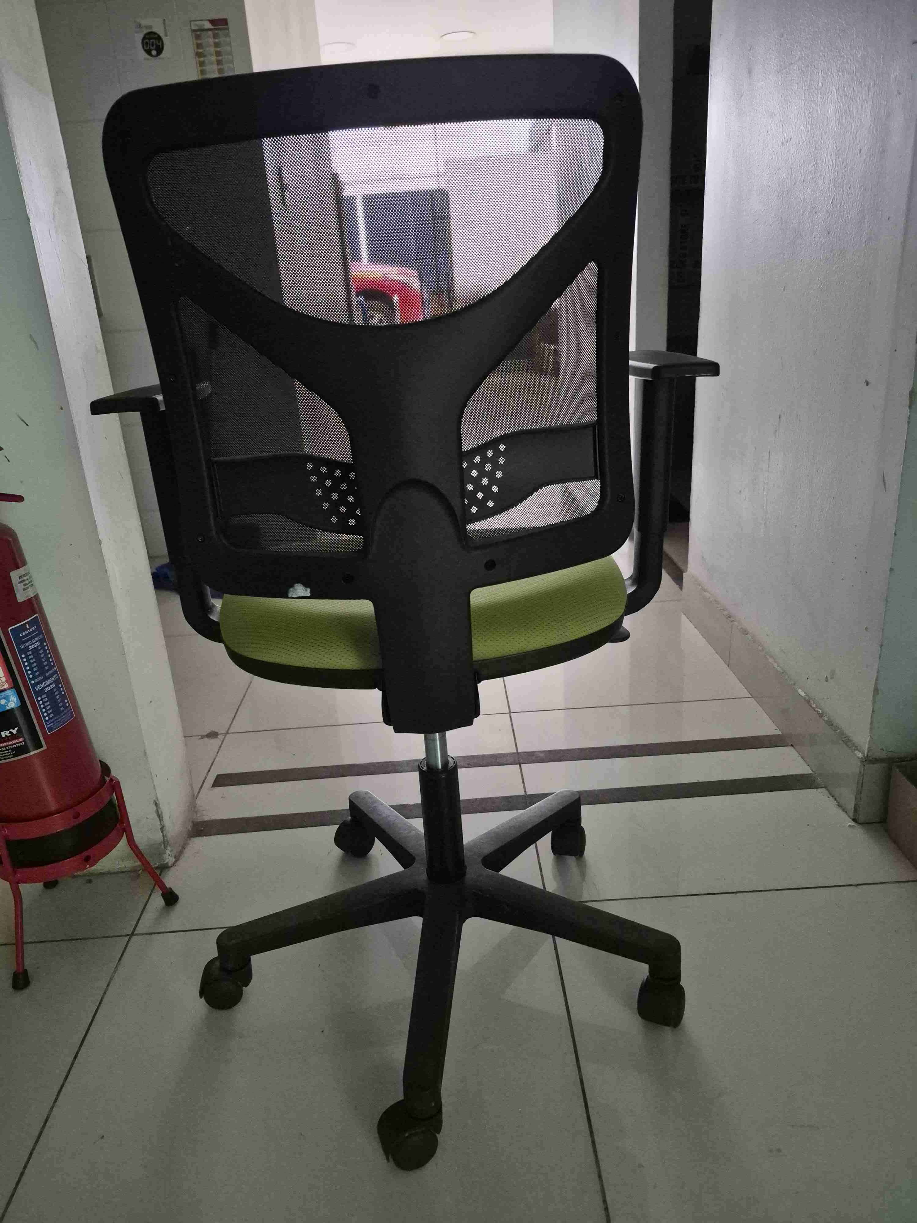 Silla de oficina verde - miniatura 2