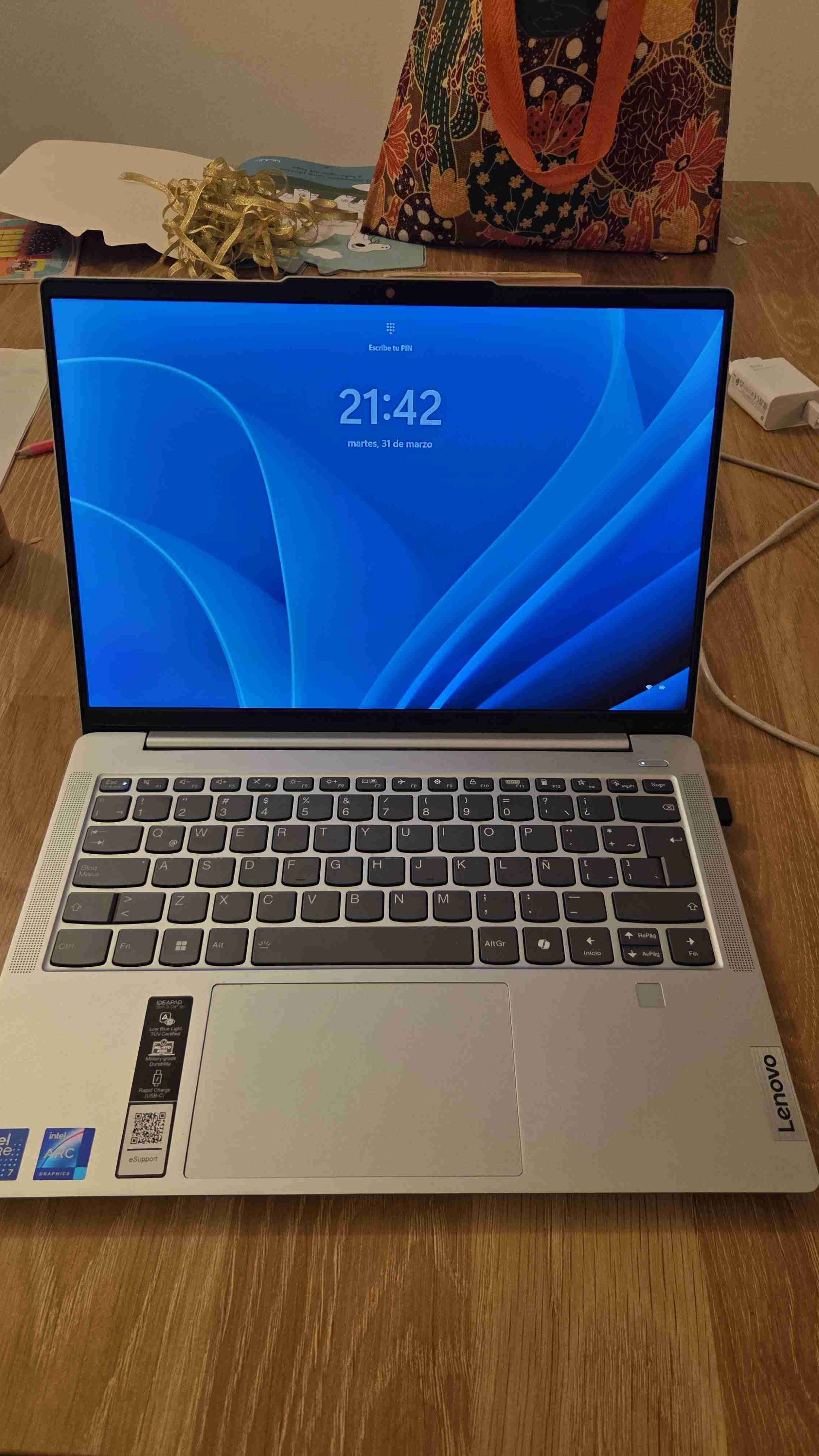 Laptop Lenovo Ideapad gris - miniatura 1