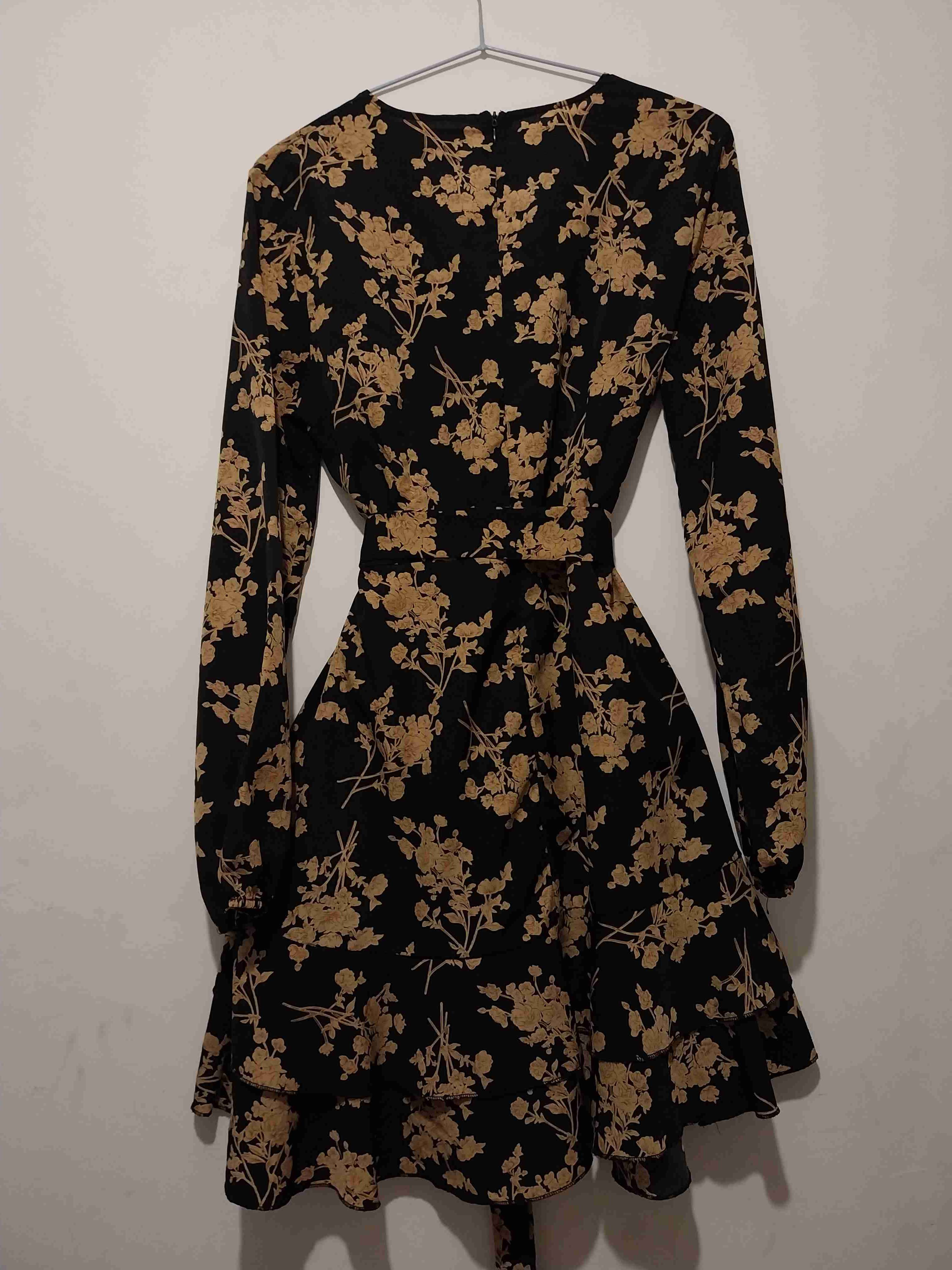 Vestido negro con estampado floral - miniatura 2