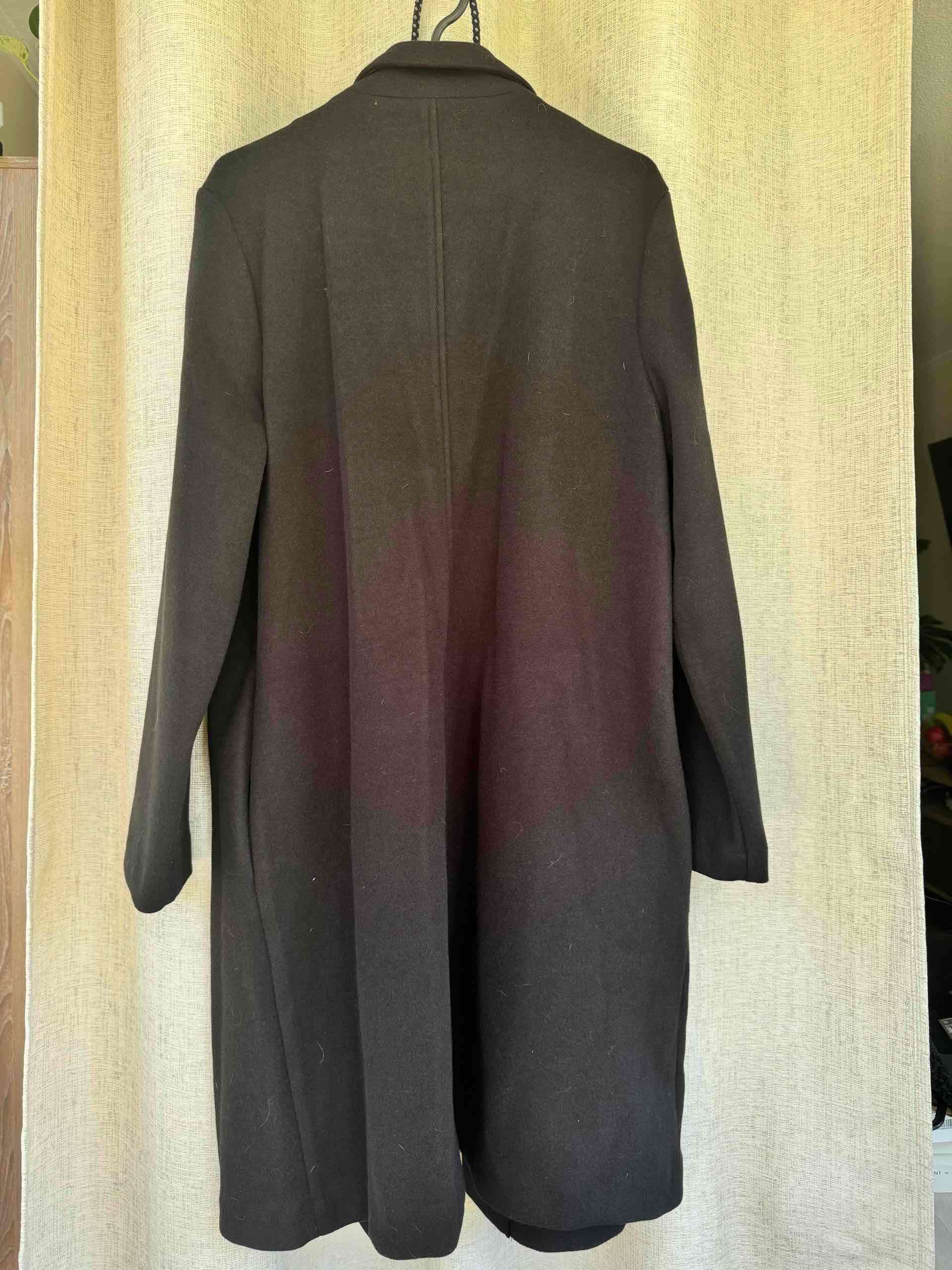 Abrigo negro moderno ALANIZ NUEVO SIN ETIQUETA - miniatura 3