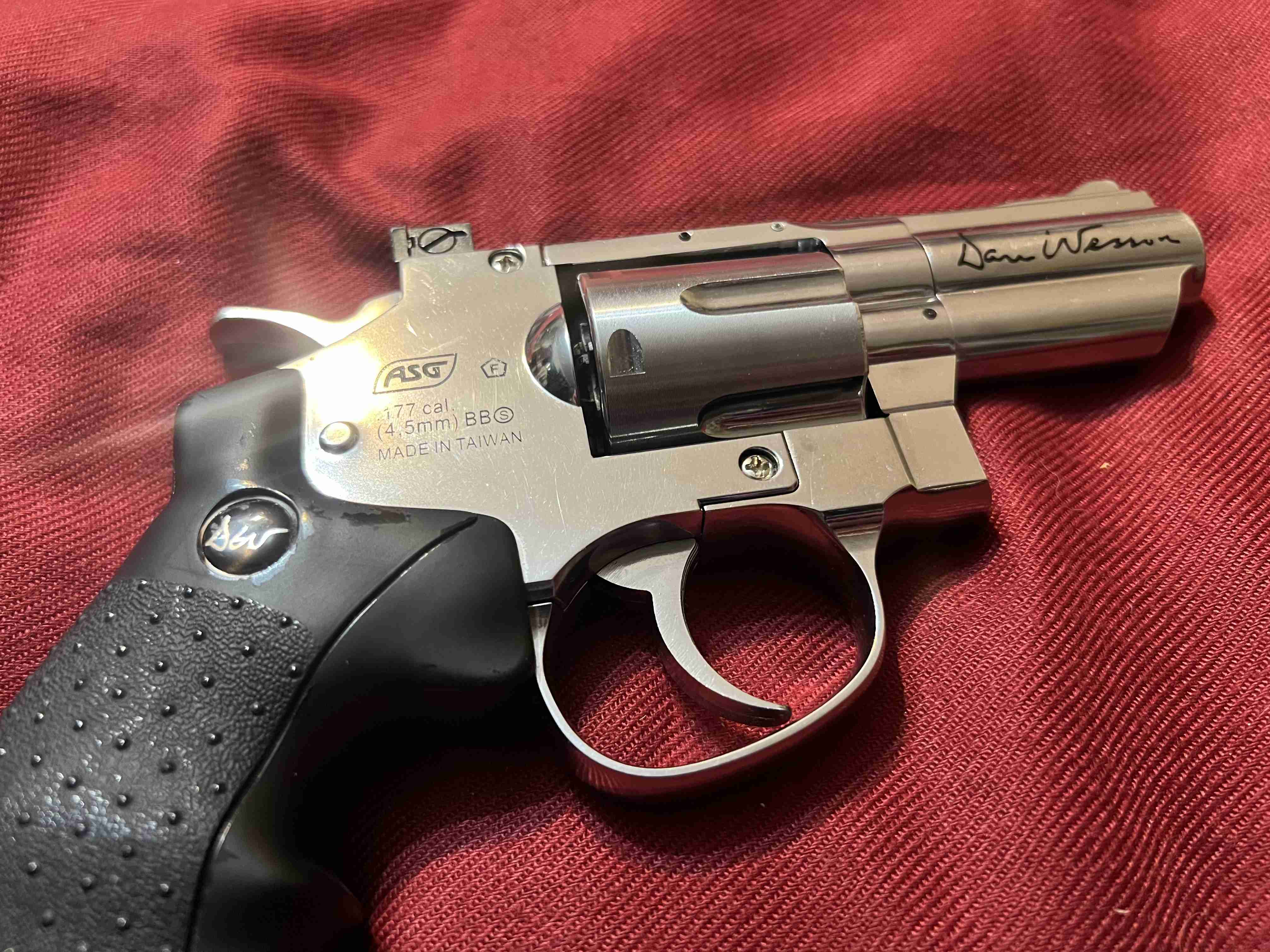 Revolver Aire Comprimido - miniatura 3