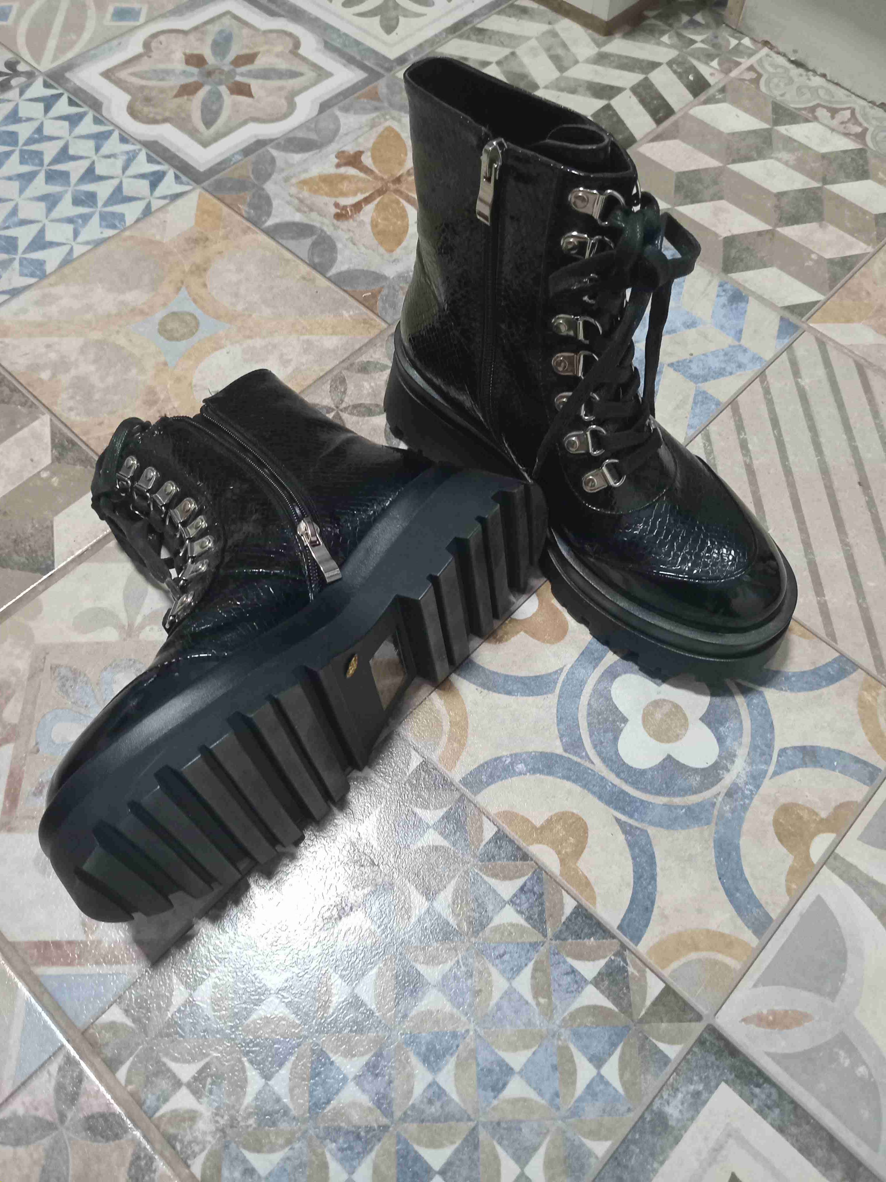 Botines negros charol estilo militar - miniatura 2
