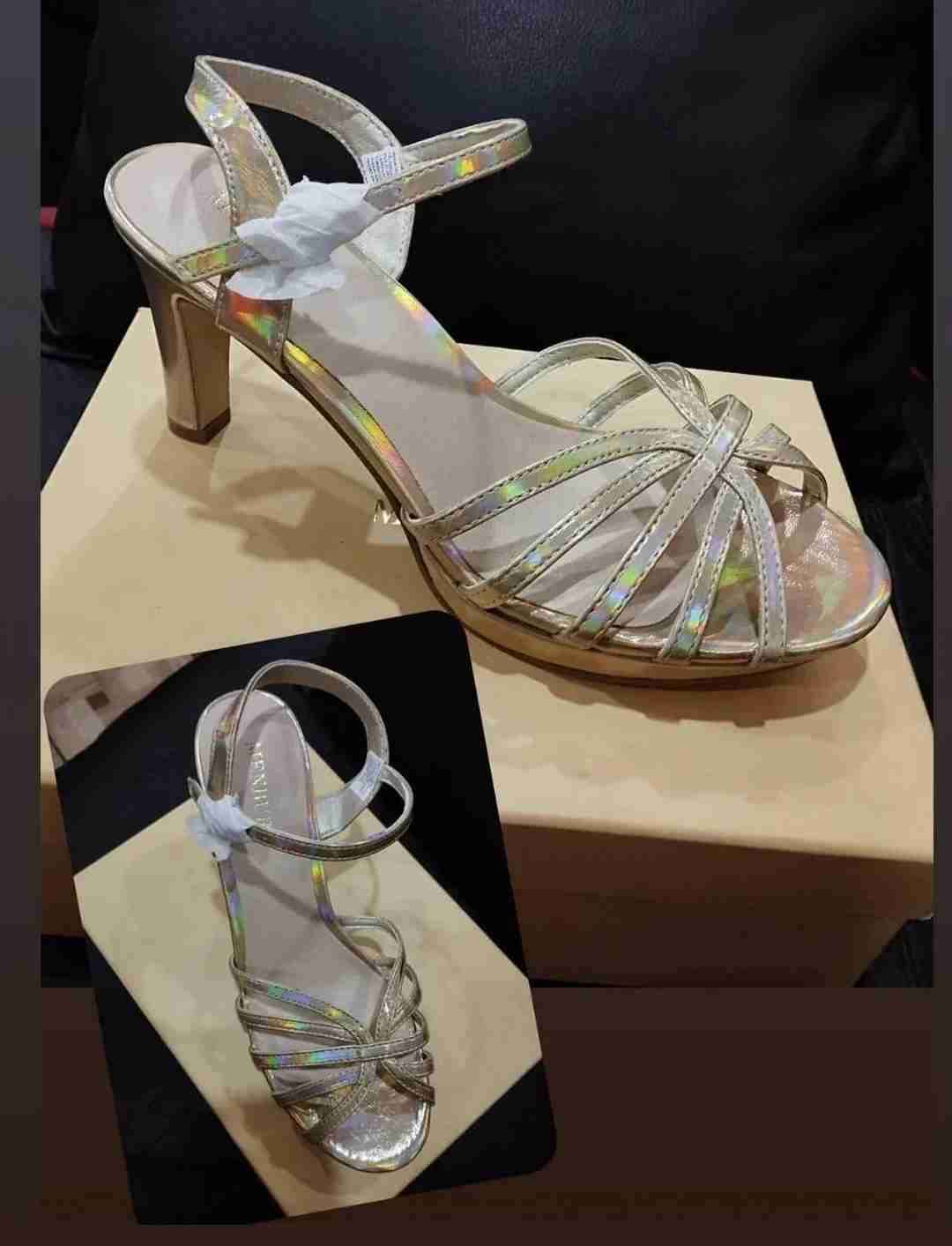 Tacones dorados marca menbur