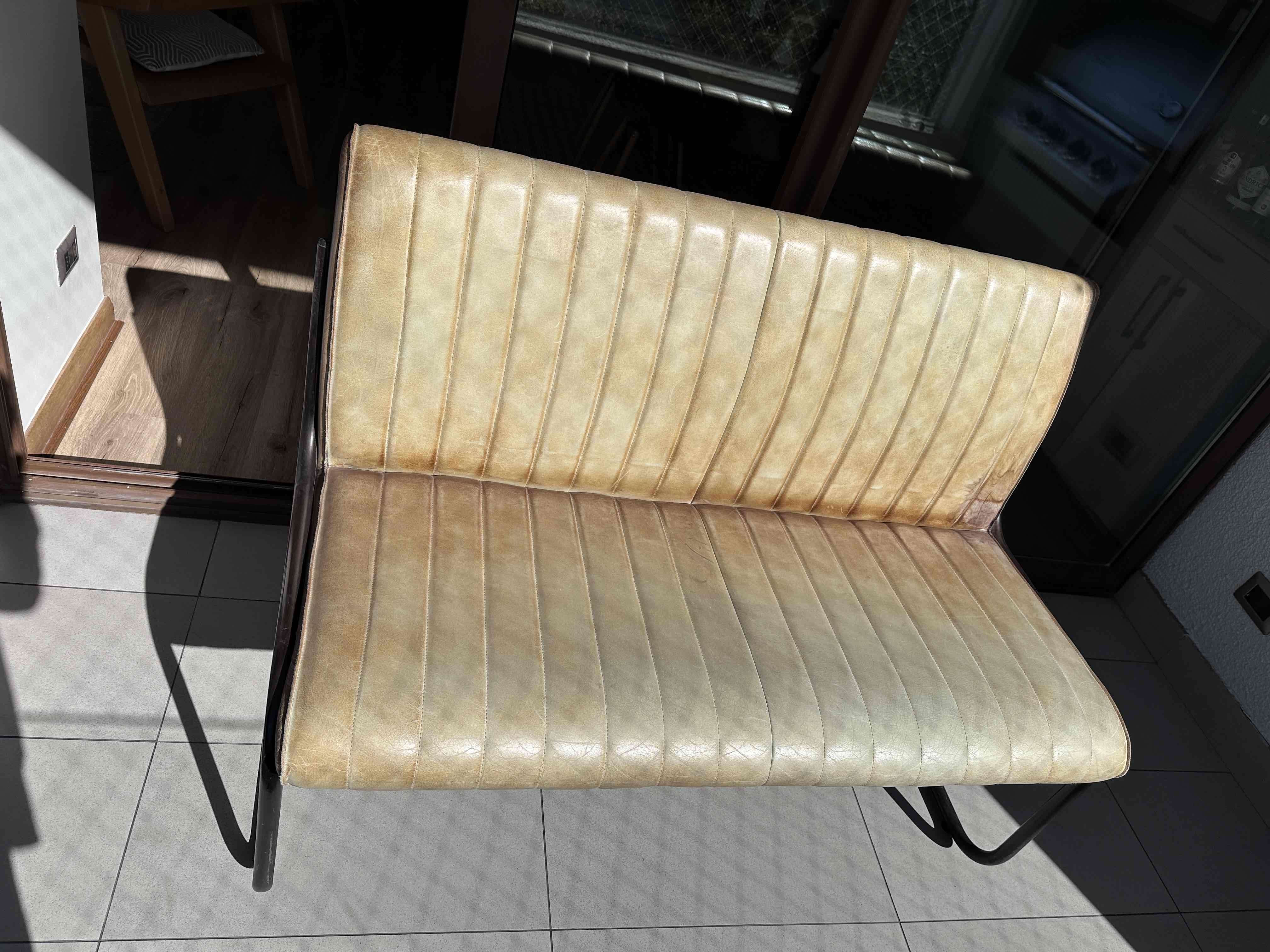 Banco vintage de cuero beige - miniatura 2