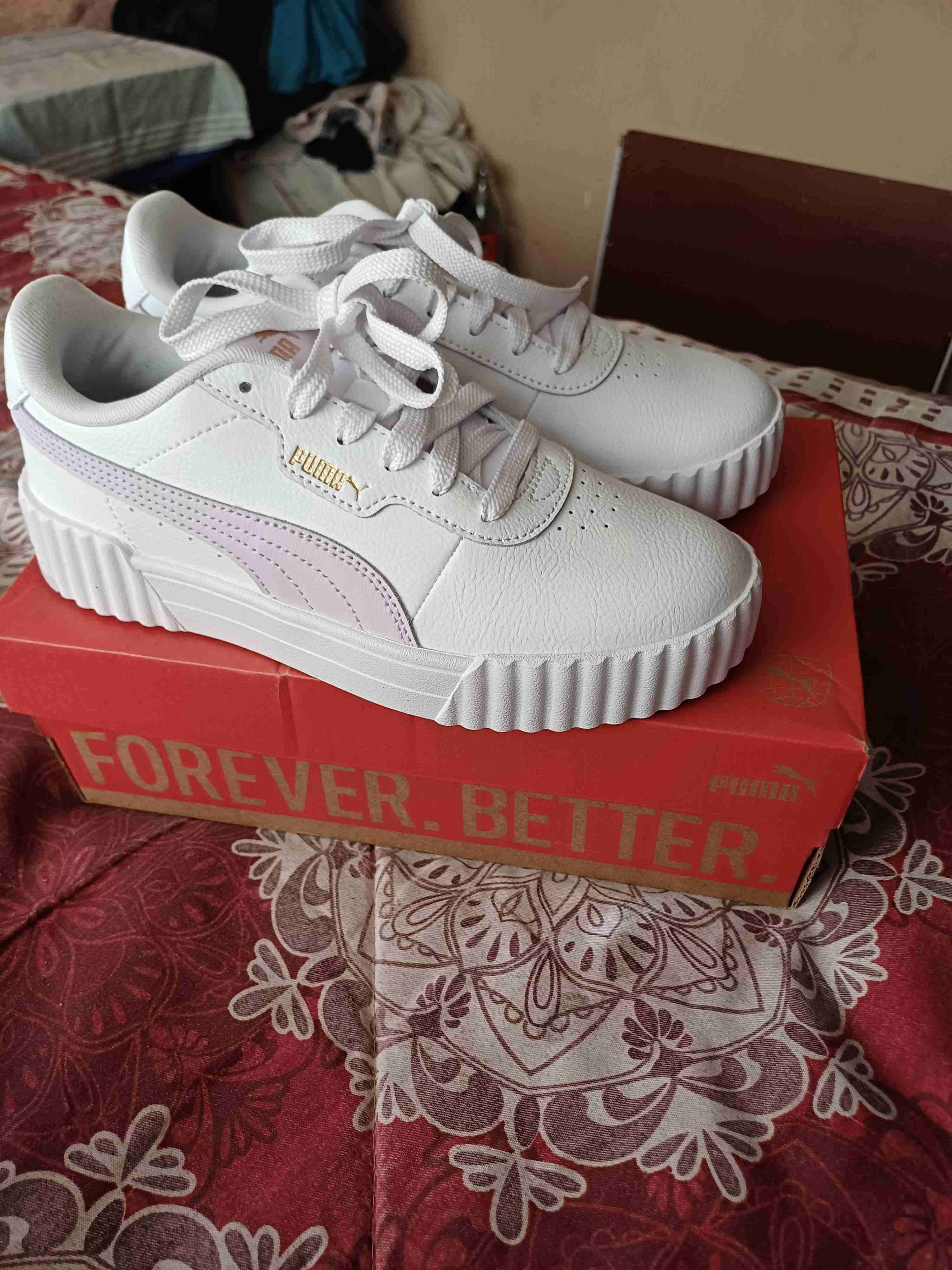 Zapatillas blancas deportivas - 2