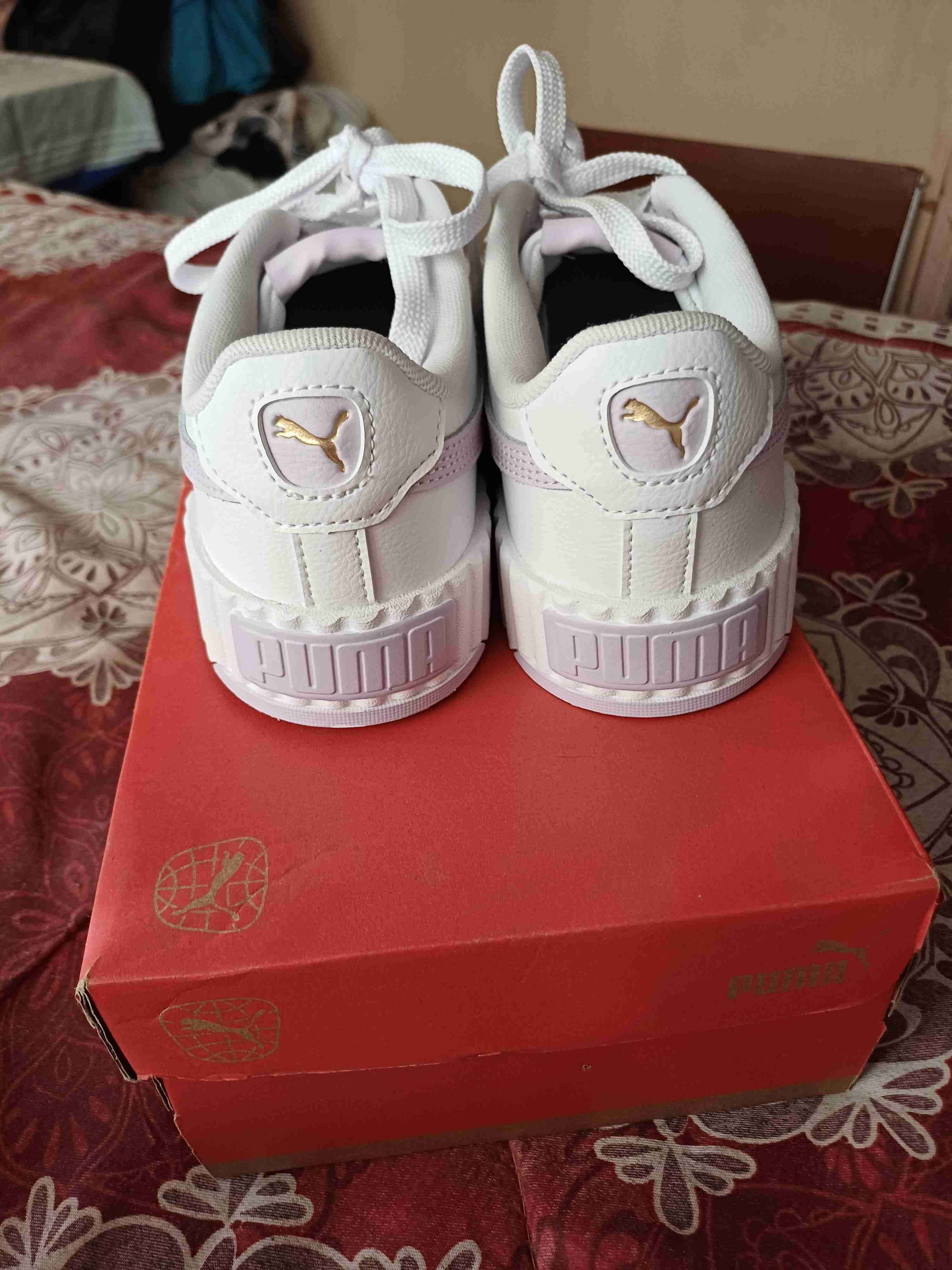 Zapatillas blancas deportivas - 4