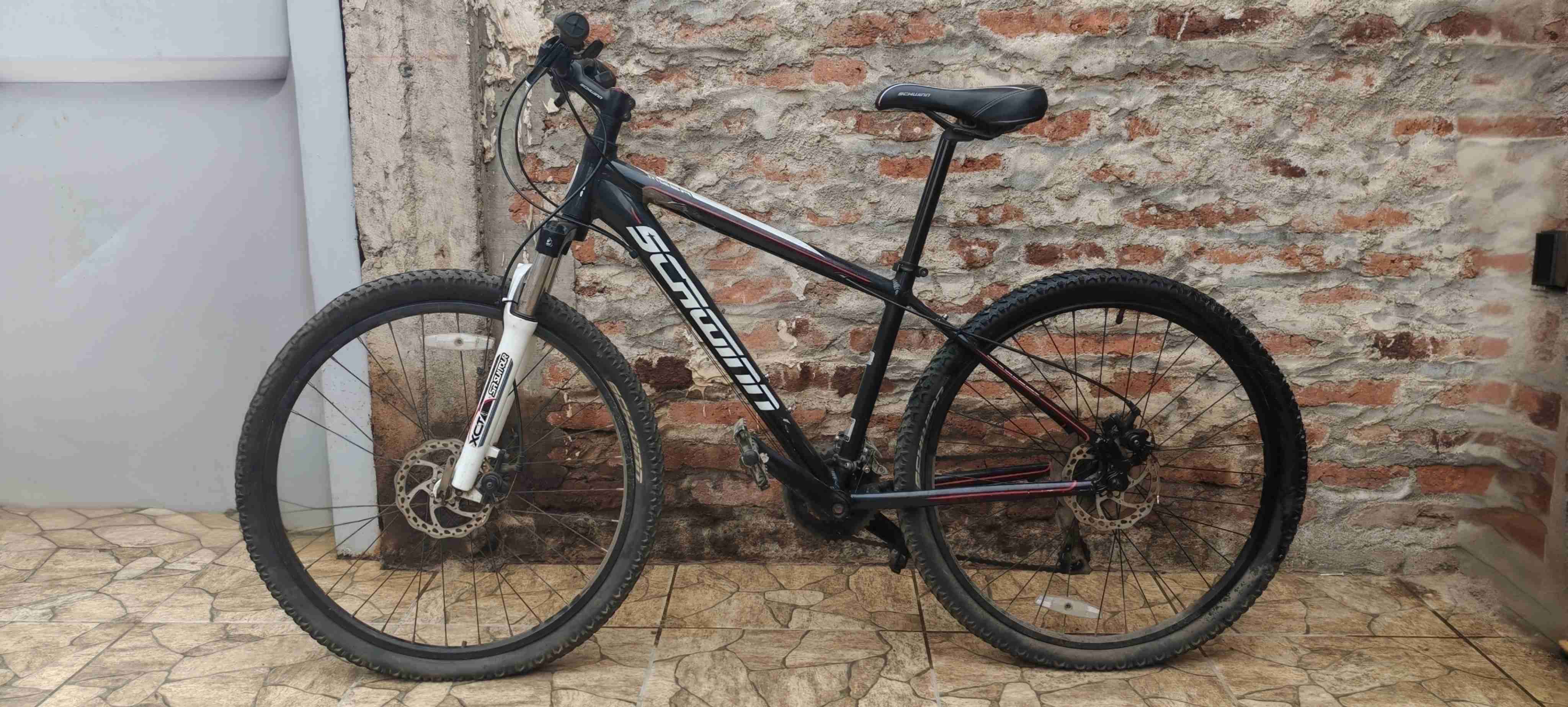 Bicicleta montaña Schwinn negra - 1