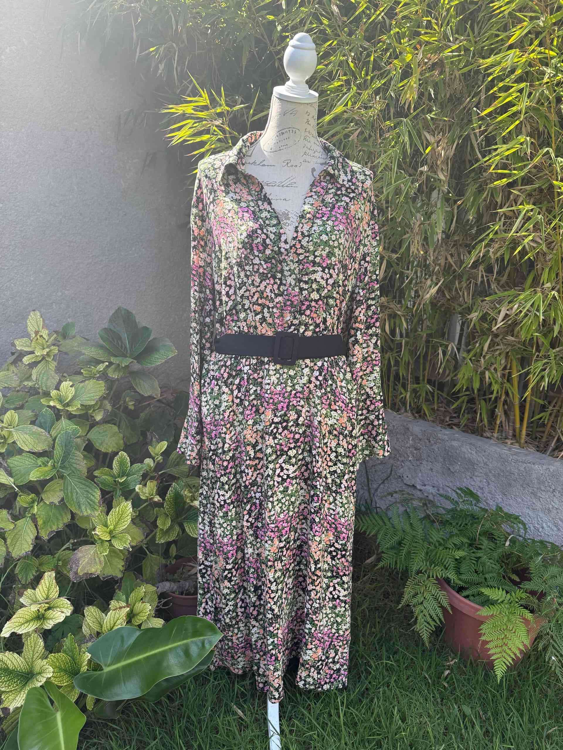 Vestido largo floral con cinturón