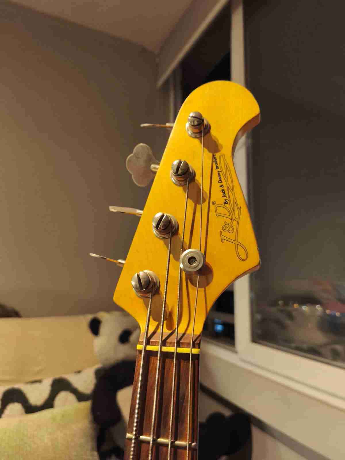 Bajo eléctrico clásico negro - miniatura 5