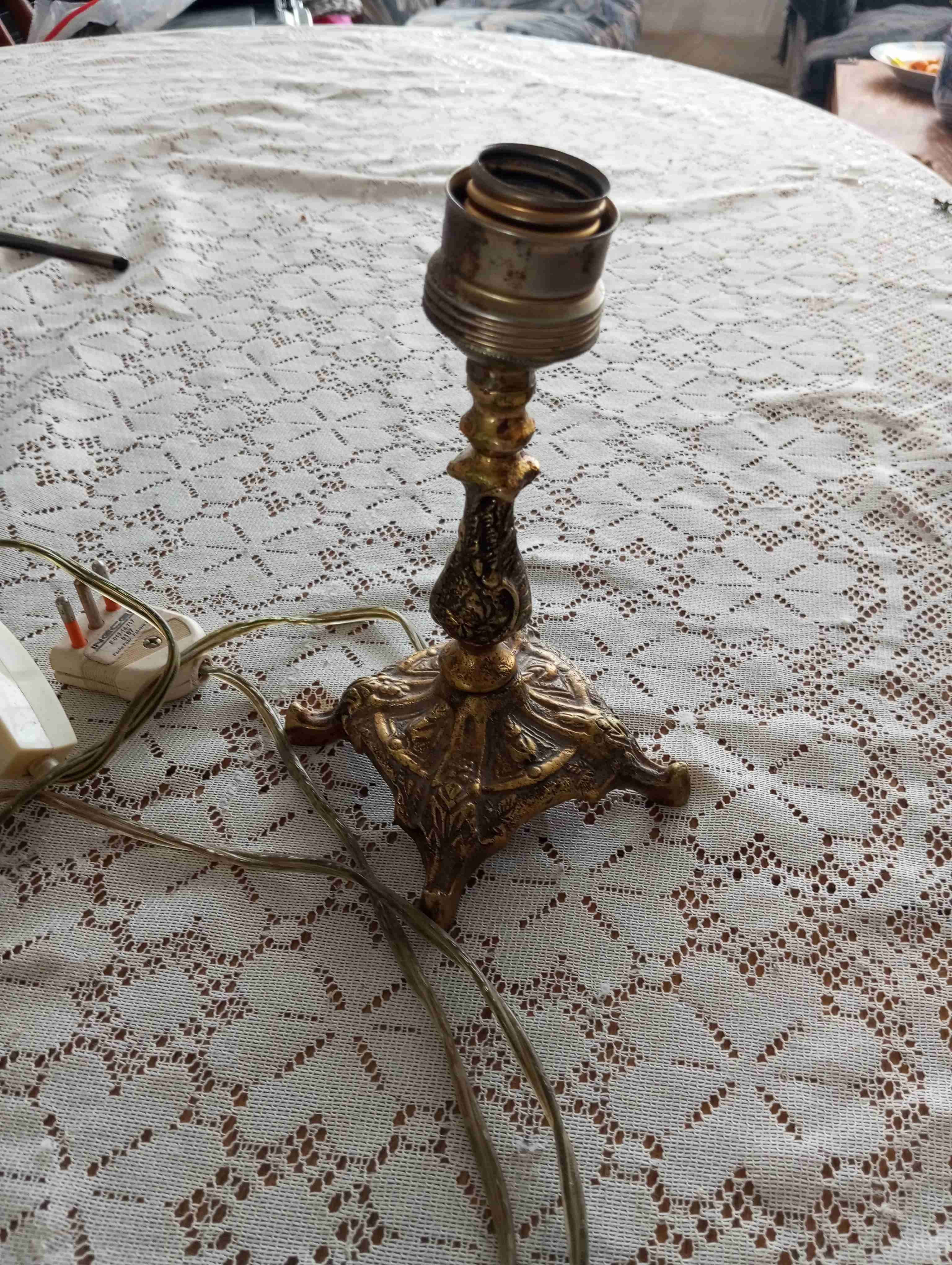 Antigua lámpara de bronce - miniatura 3