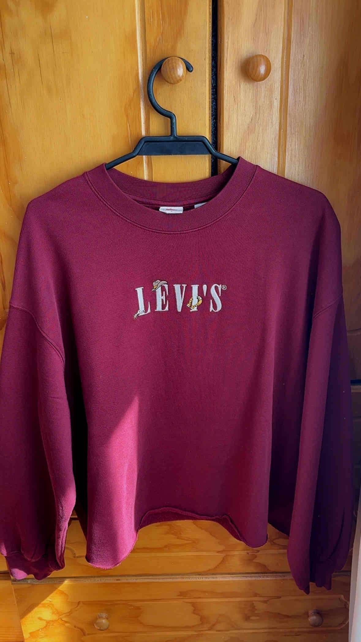 Polerón Levi's burdeos estampado