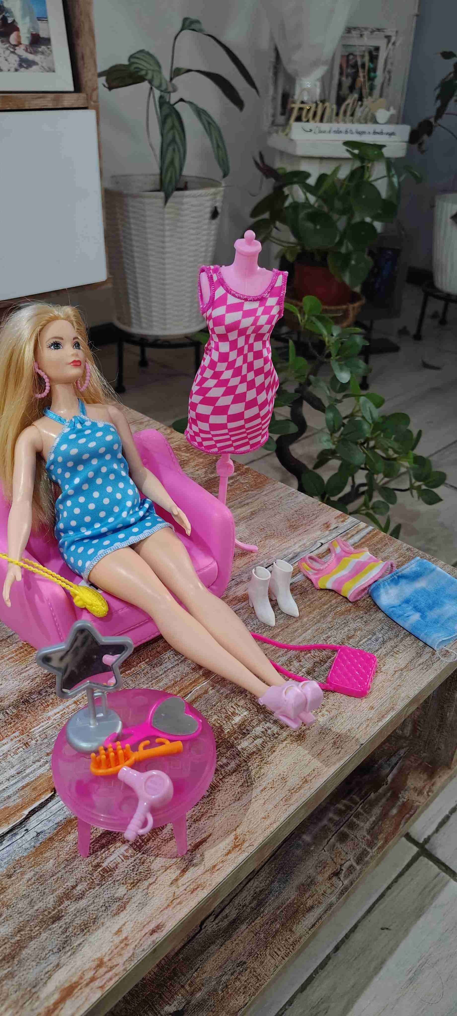 Muñeca con muebles y accesorios - miniatura 1