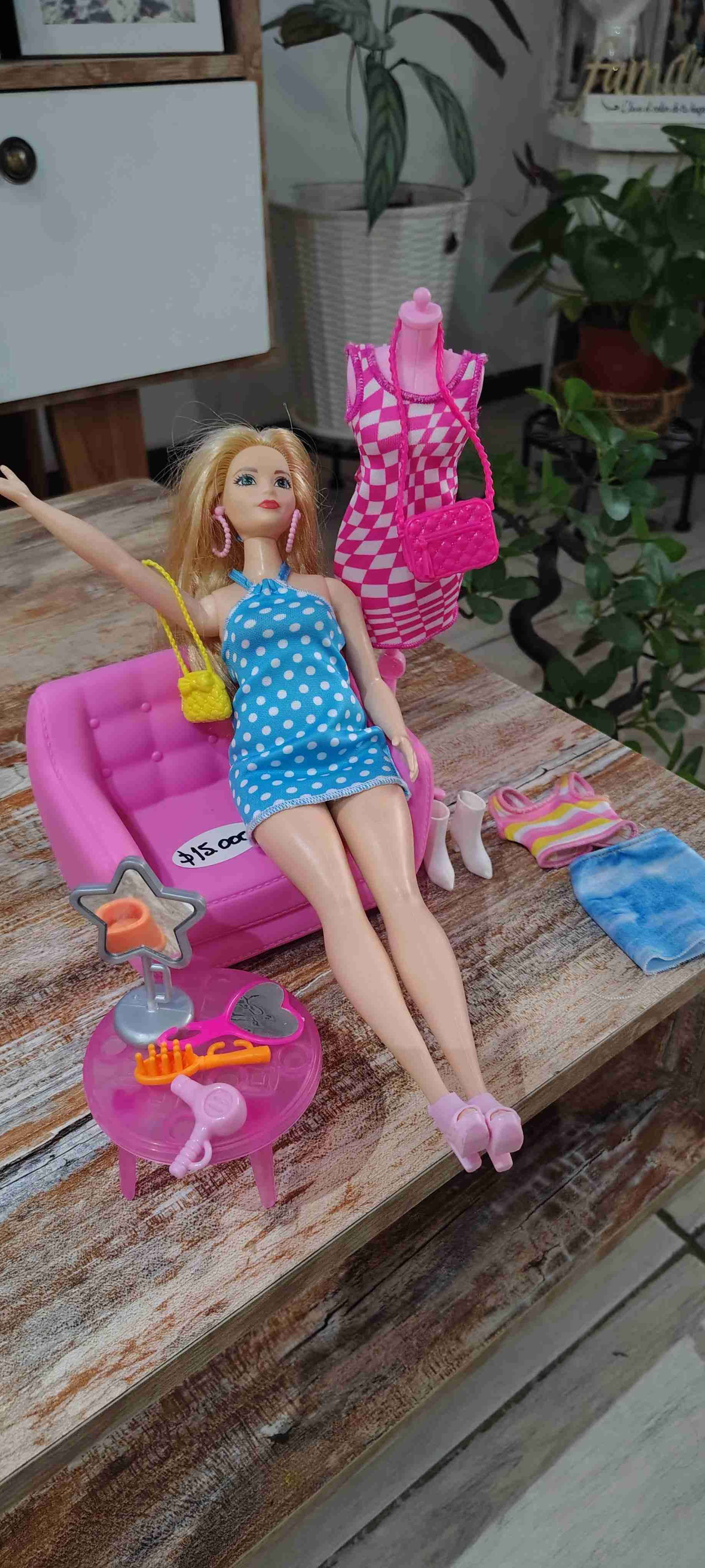 Muñeca con muebles y accesorios - miniatura 4